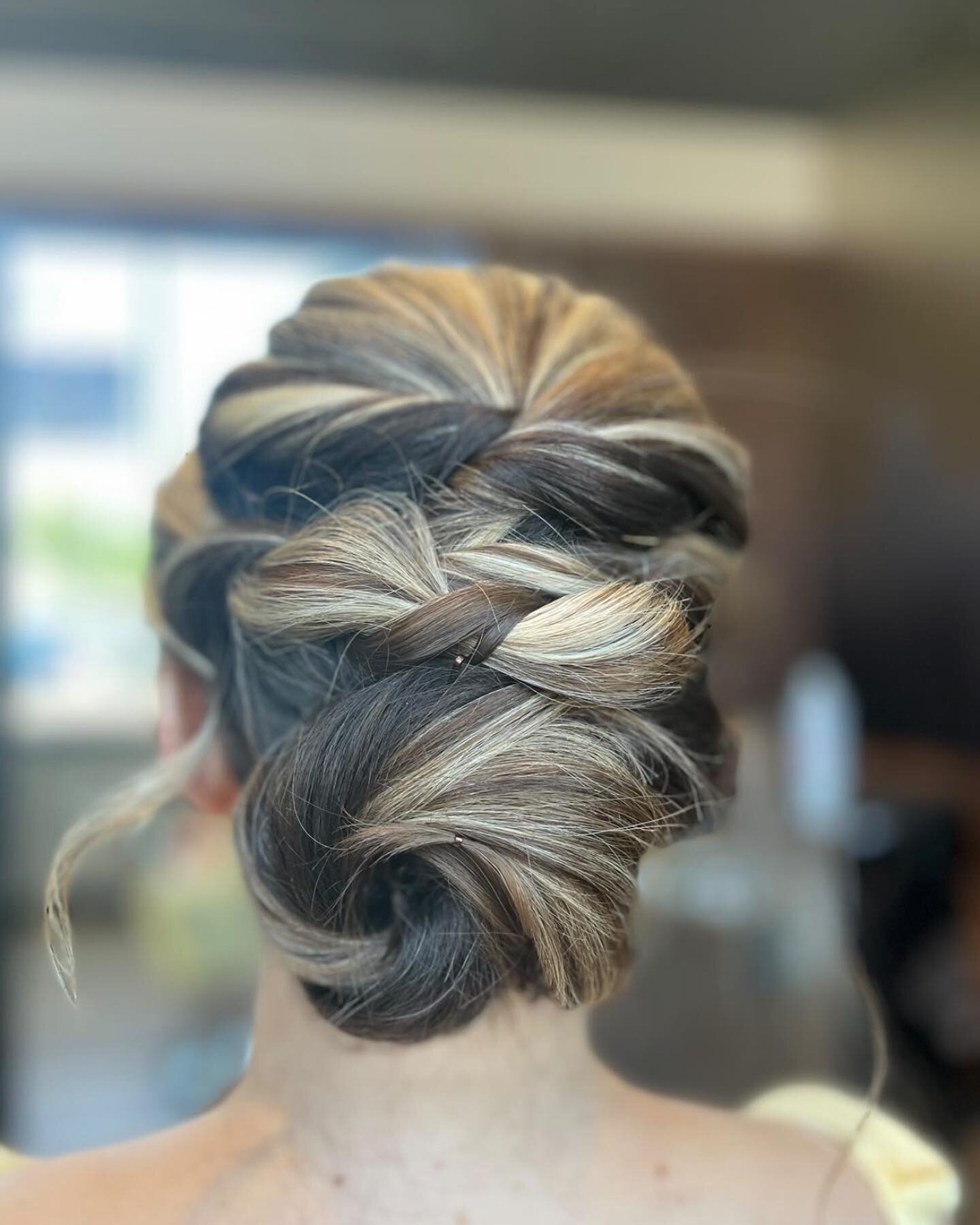 Do you need hair and makeup for your wedding day? We have you covered! If you would like information on our packages and pricing click the link at the bottom! Hope to talk to you soon. 
&bull;
&bull;
Hair by @hairbygab_95 
&bull;
&bull;
https://www.s