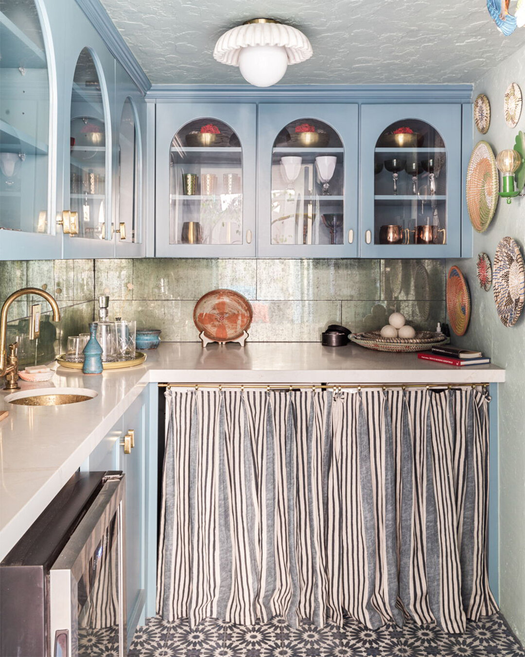 The #1 interior design trend for 2024 according to @dominomag? Unique kitchens. We're loving this trend - particularly in this beauty listed by @karenlowerrealestate. 😍
.
.
.
#interiordesign #architecture #luxuryrealestate