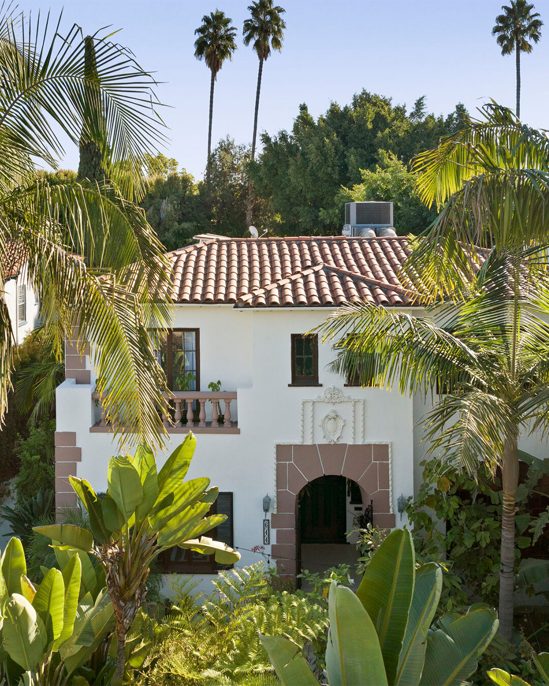 What can we say, we're suckers for a Spanish style. ✨ Thrilled to capture this stunner listed by @lauralvsrealestate, shot by Taryn.
.
.
.
#milliondollarlisting #luxuryrealestate #realestatephotography