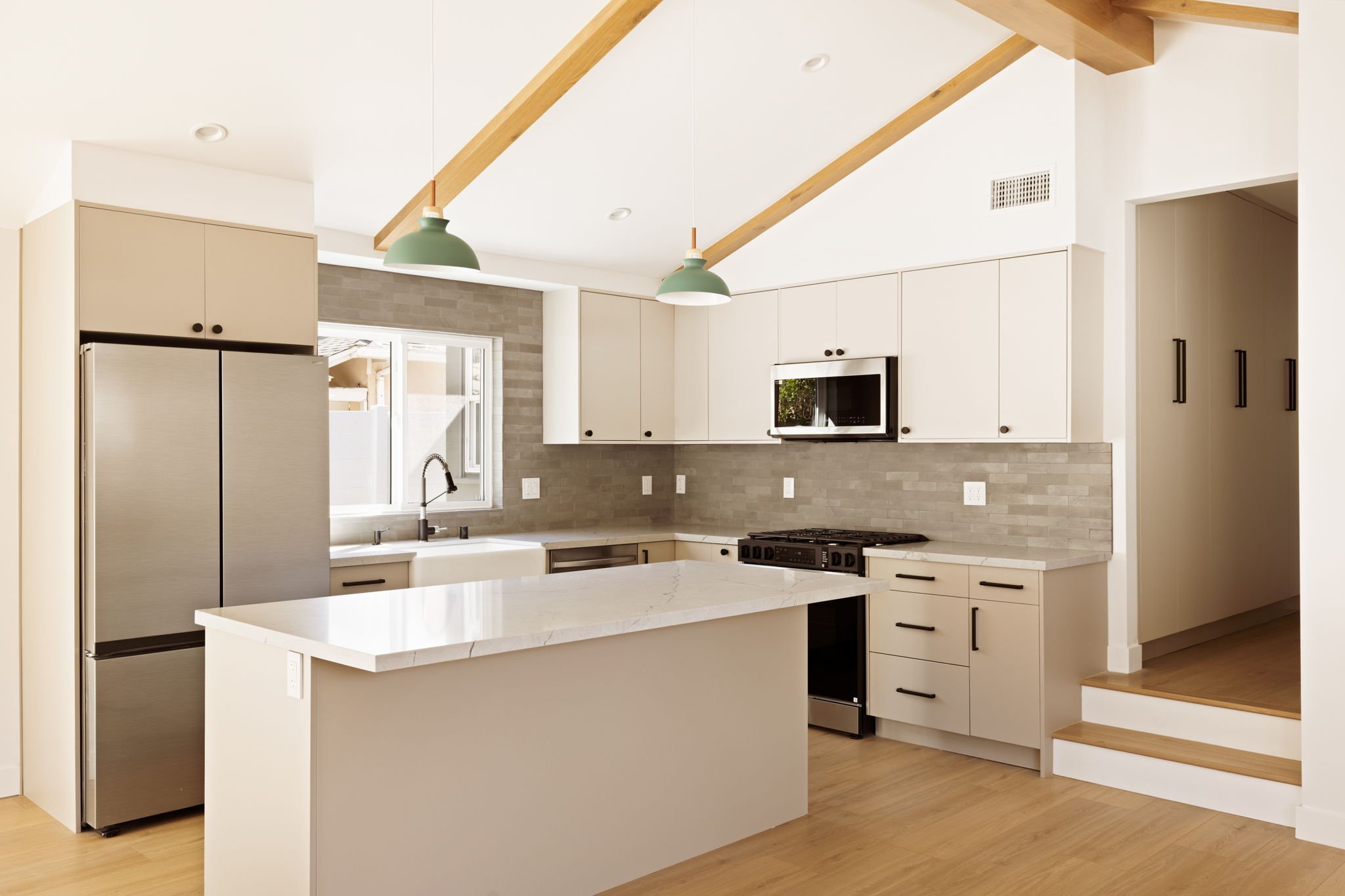 10-web-or-mls-22457-berdon-st.jpg