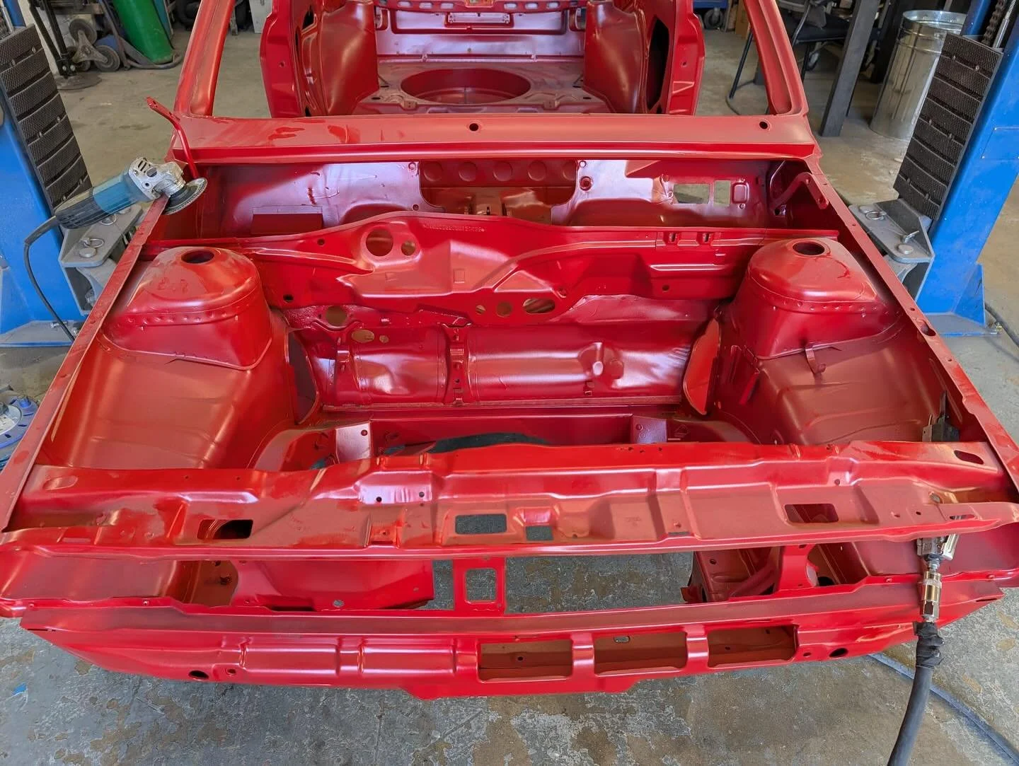 Sorry purists! This is the cleanest mk1 polo shell we have ever seen, the underside is cleaner than the outside! Time for another race car build. 👀 #mk1polo #polo #vwpolo #racecar #trackcar #pvw_mag @morleyfab @rob_renegade_ @gdfautofab @pvw_mag #ro