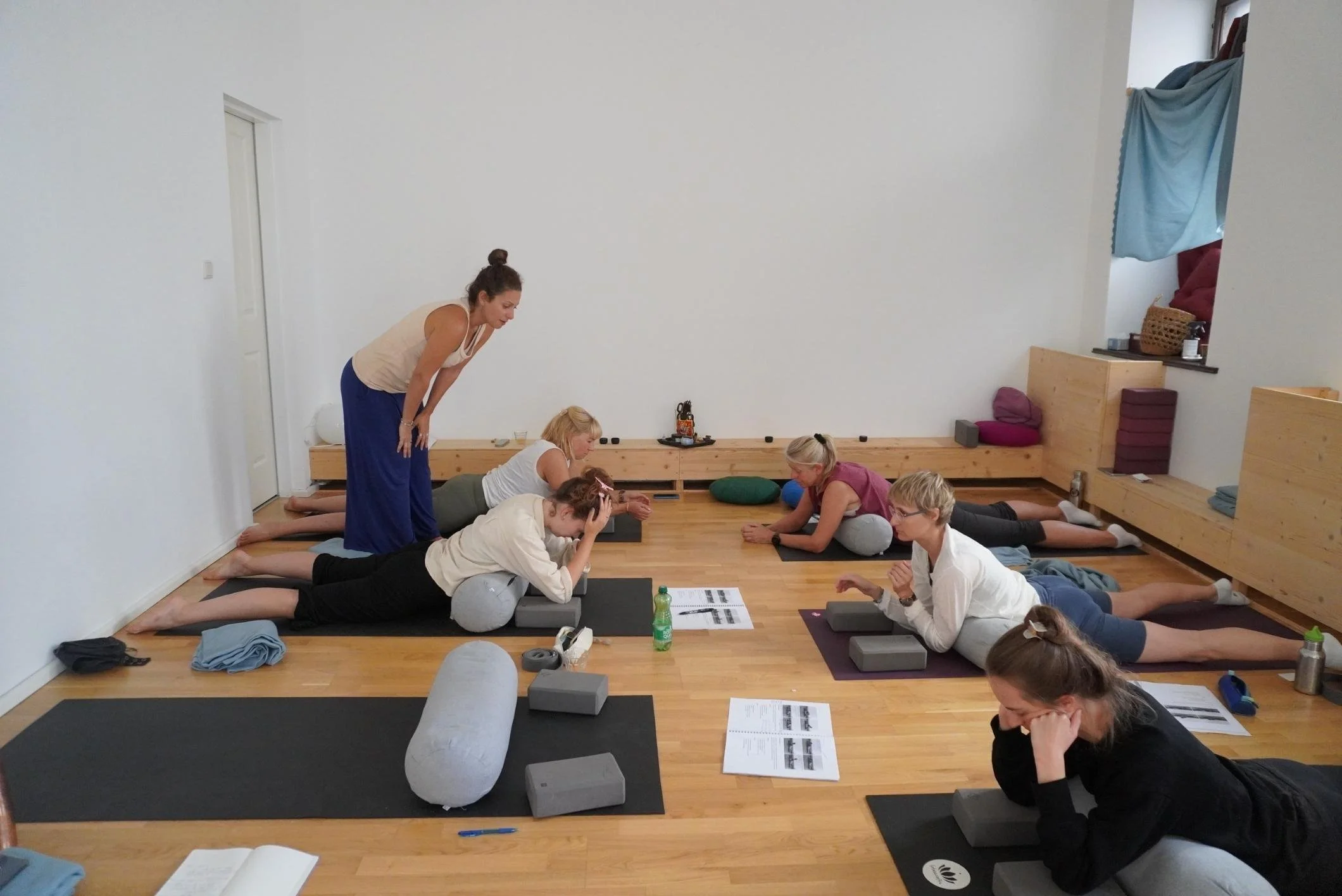 nikoleta nikisianli korrigiert yin positionen waehrend ausbildung