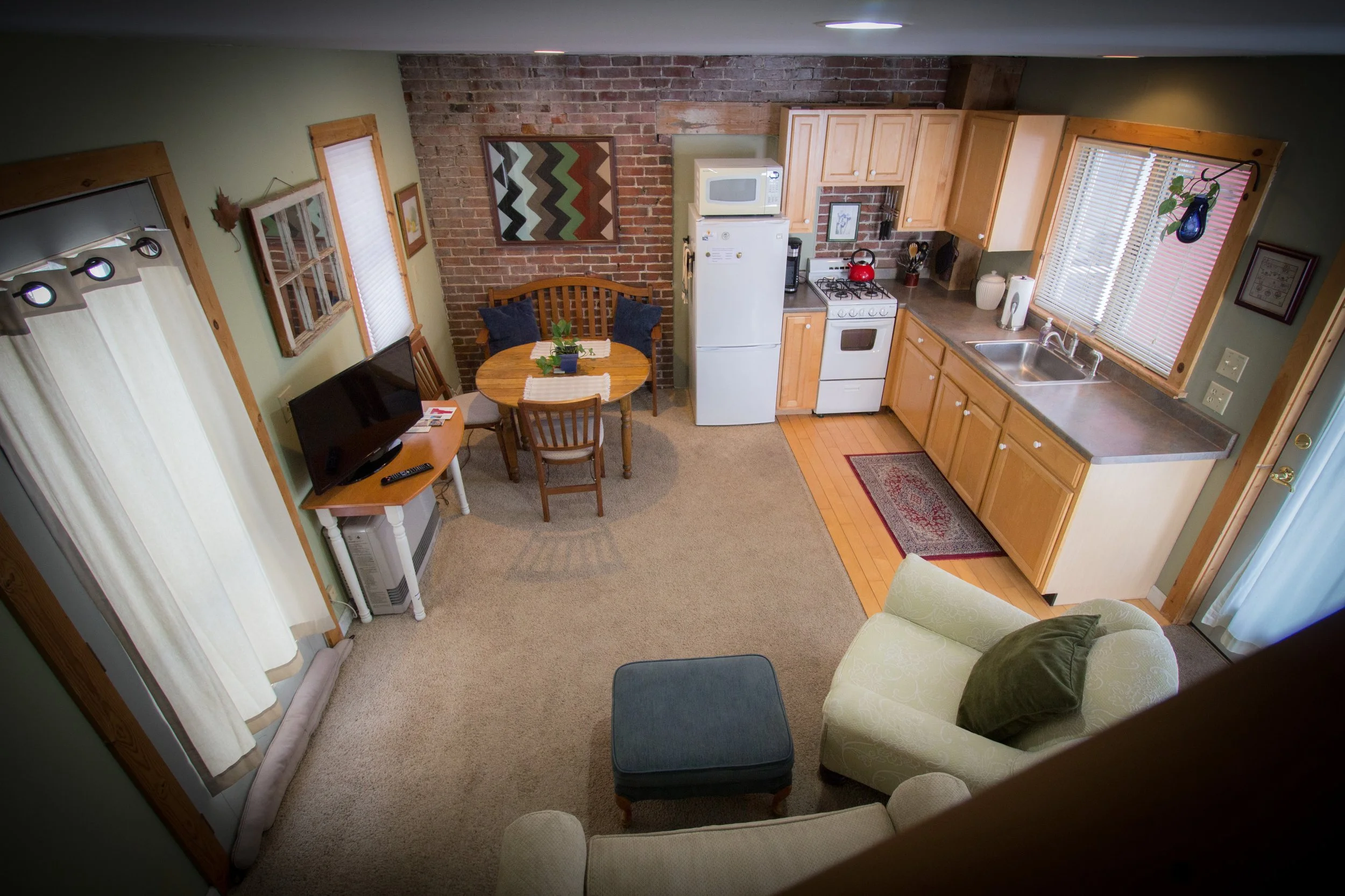 Iris Suite 2.jpg