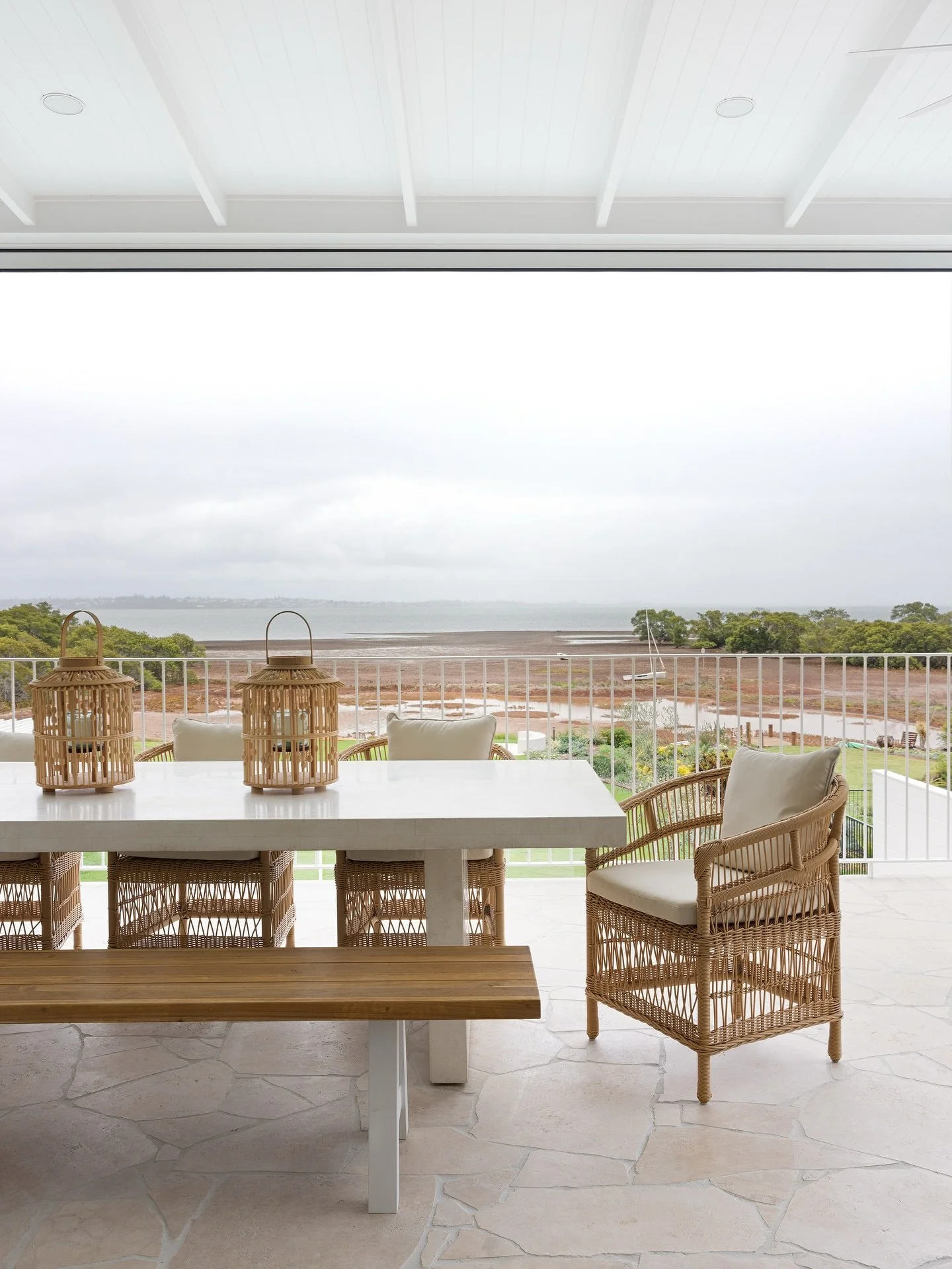 Outdoor || It&rsquo;s Saturday and it&rsquo;s Spring so that means gatherings and entertaining at home, BBQ&rsquo;s and long afternoons together. Sharing some of my fave outdoor entertaining spaces 🤎