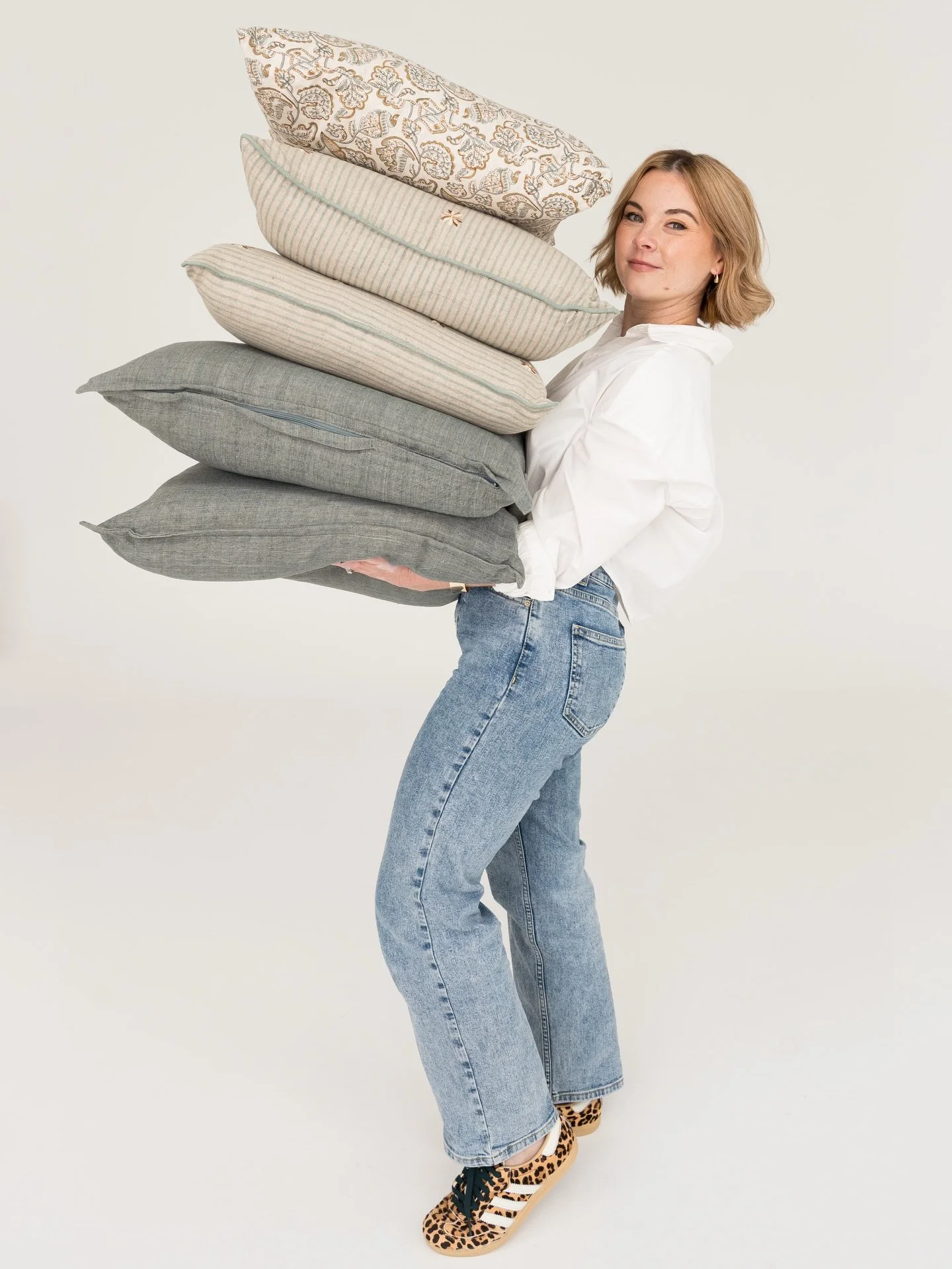 Friday || Friday feels 🤎 I have been soaking in the beautiful architecture this week in Adelaide (and enjoying all the rose of course). Feeling inspired and ready to get back to selections when I return to the office on Tuesday. Have a great weekend