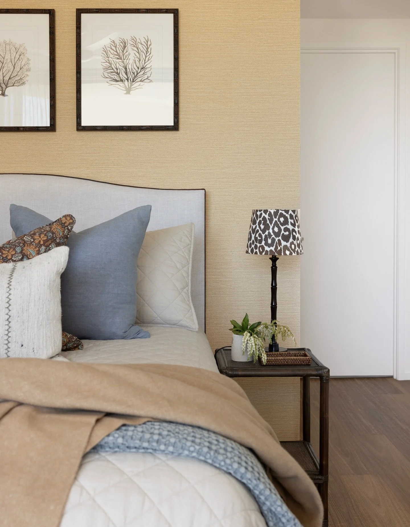 Coastal || Coastal vibes doesn&rsquo;t have to mean blue and white. Loving this earthy yet coastal scheme for the master at Mali. And always a touch of leopard 🤎