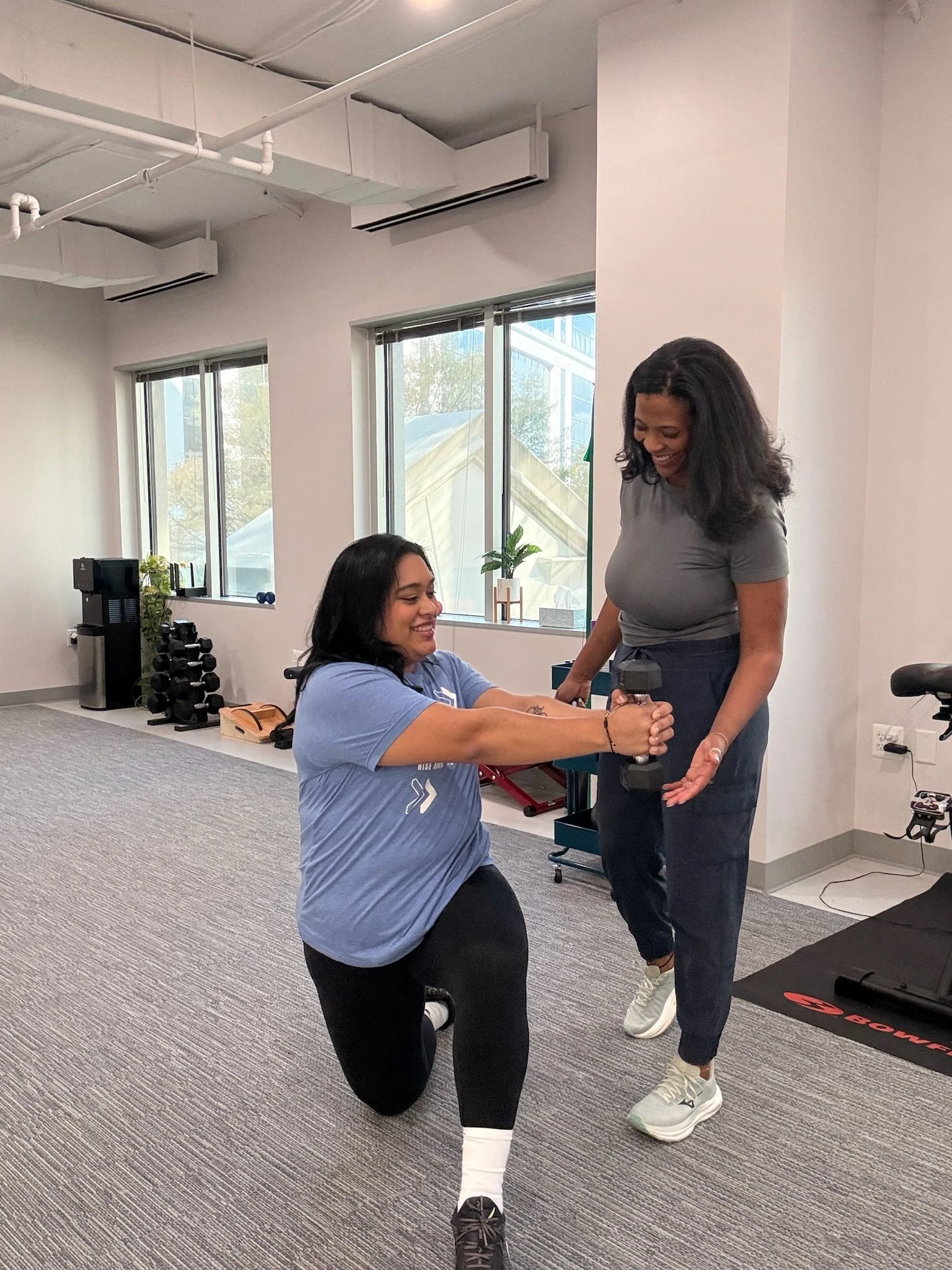 Patient working with a provider at a running physical therapy clinic in Arlington, VA during a one-on-one therapeutic exercise session