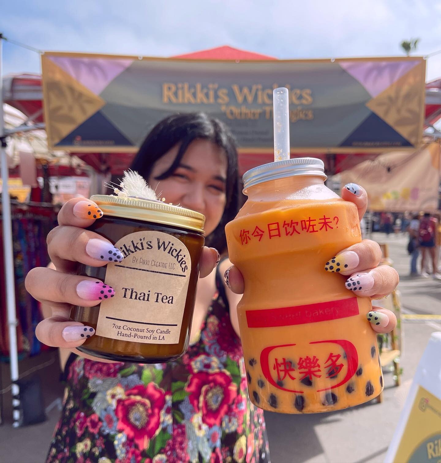 Don&rsquo;t mind us &ldquo;smell testing&rdquo; our Thai Tea candle to make sure it&rsquo;s accurate 🤗 jk we actually just love boba&hellip;(but it is accurate I promise) 
&bull;
One of our fav parts about being a vendor is getting to support other 