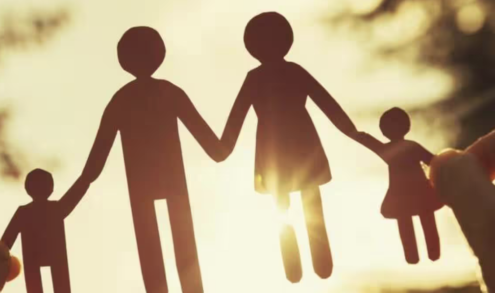 Narcissistic Parents and Siblings: What Really Happens to the Child Who Sees the Truth