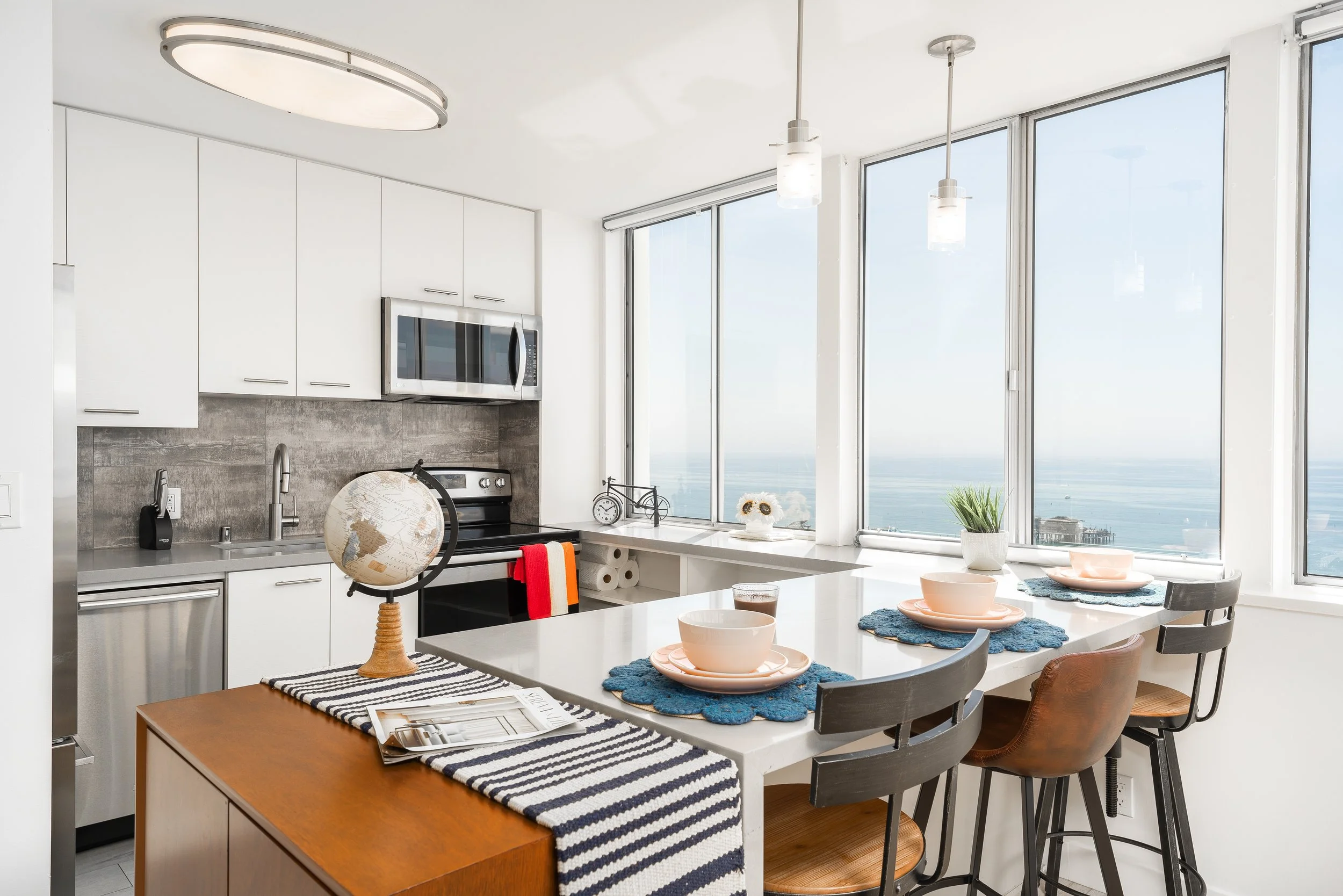 cliq-real-estate-photography-kitchen-ocean-view.jpg