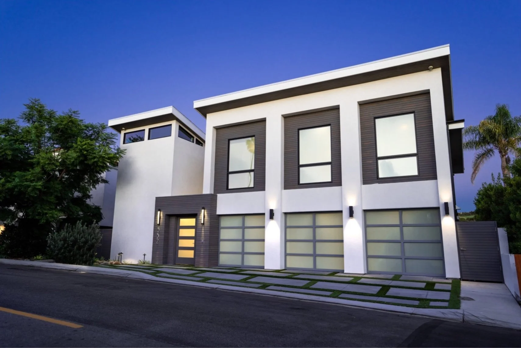 cliq-real-estate-photography-modern-home-exterior-dusk.jpg