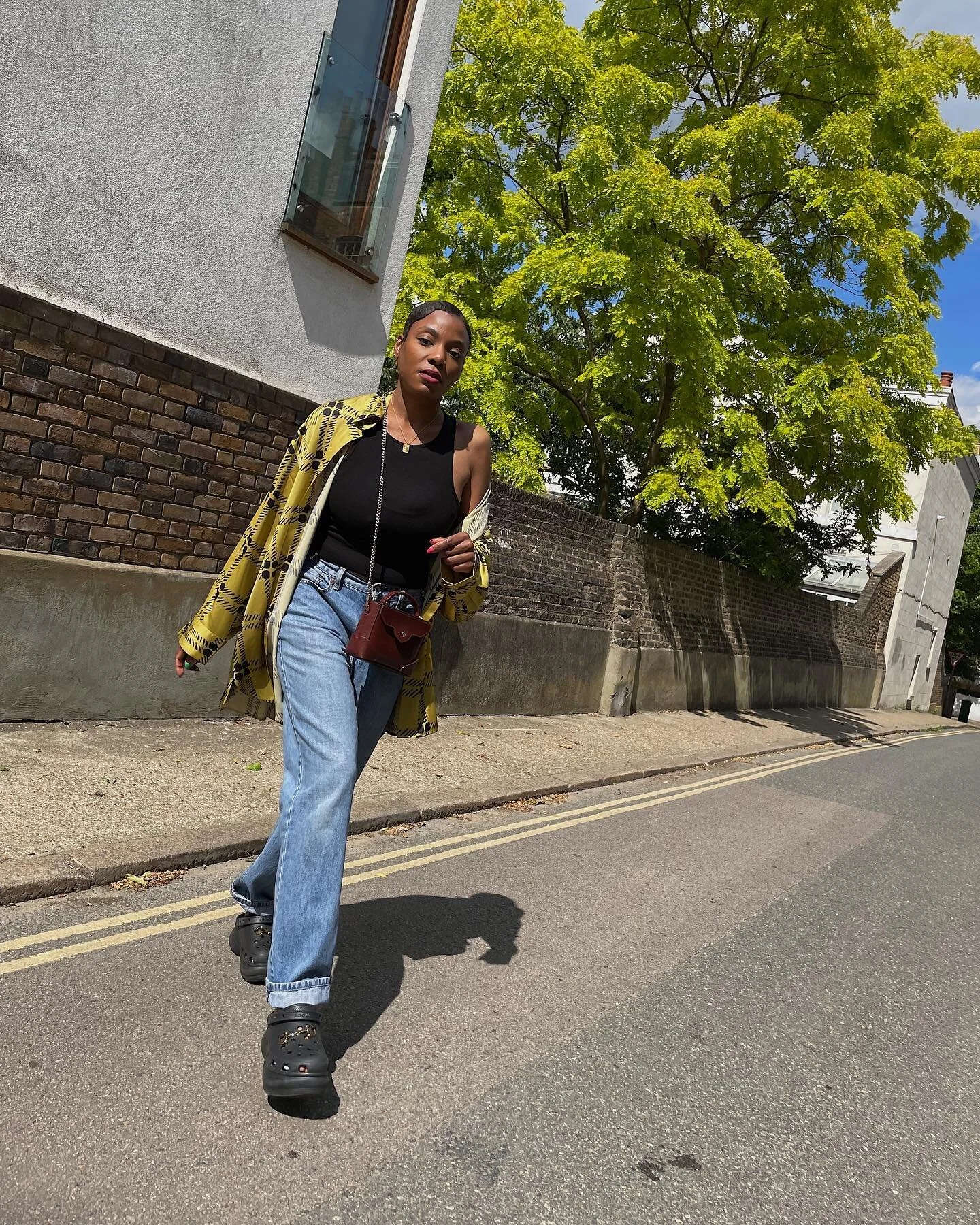 When in doubt, jeans + a tank top + oversized shirt always deliver. ☀️

~Save &amp; follow for more inspo~

✨Outfit deets✨

Shirt - @marni x @uniqlo_uk borrowed from my sister- never to be returned 😇
Top - DIY ✂️ @weekdayofficial 
Jeans - @levis_uk 