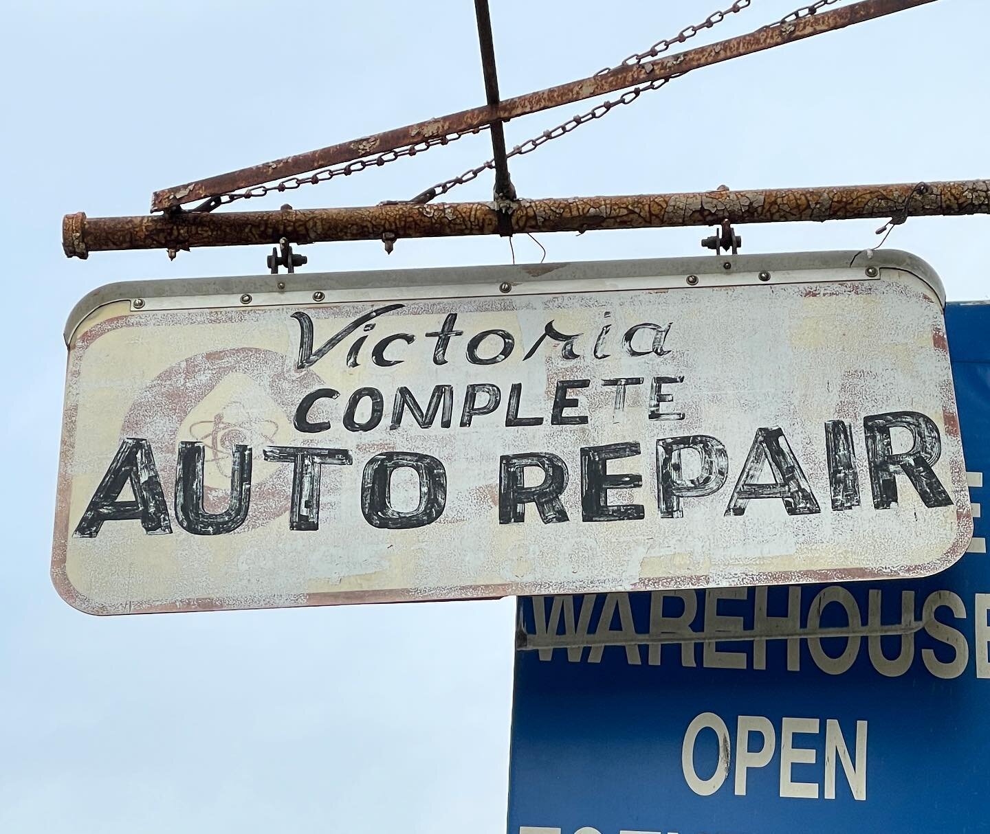 Continuing adventures in the auto repair district.
#signspotting #handpainted #signage #typevstime