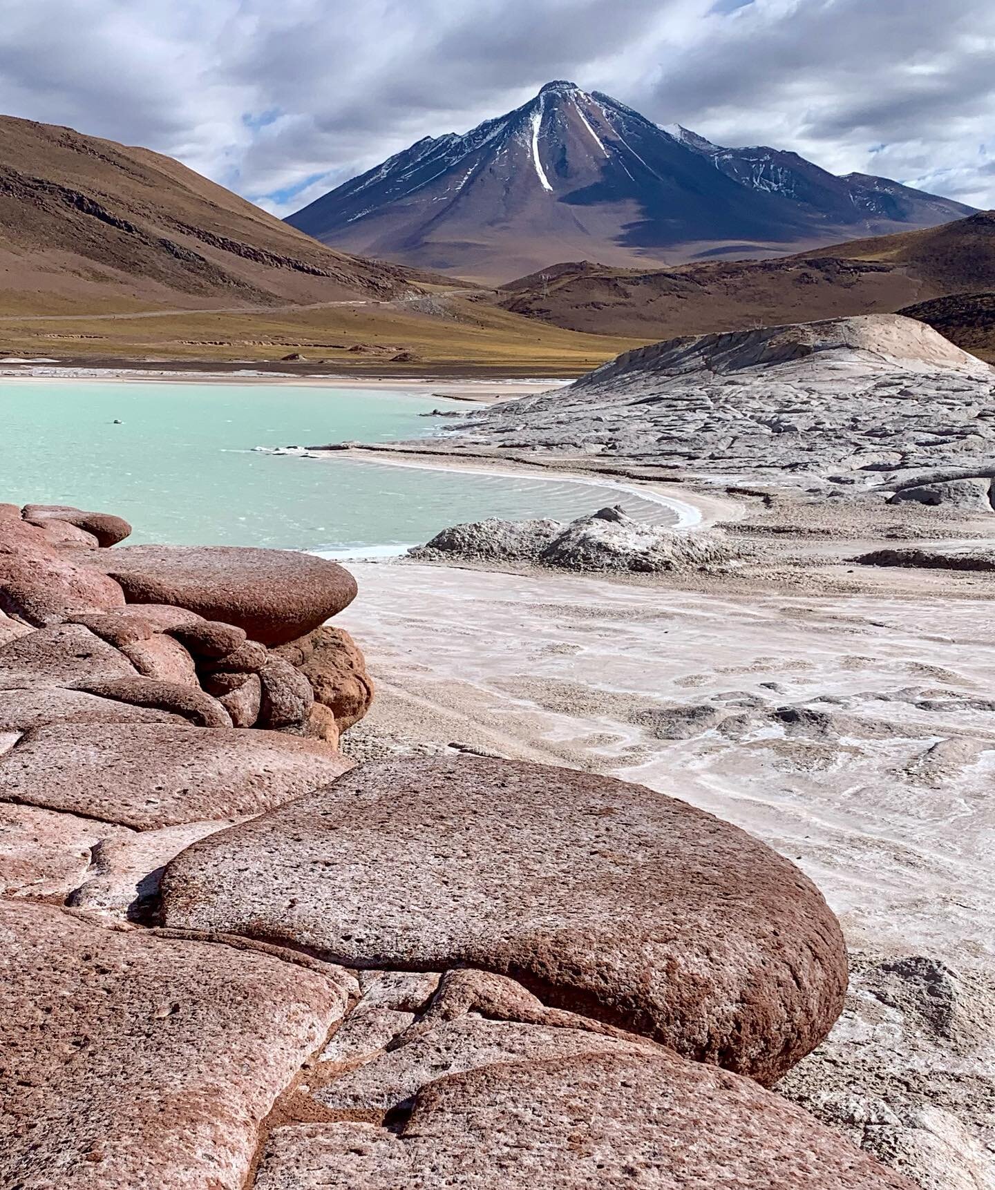 10 nights camping in Atacama Desert ⛺️&thinsp;&thinsp;
&thinsp;&thinsp;
The Atacama Desert challenges what you'd assume a &ldquo;desert&rdquo; to look and feel like (there are snow-capped volcanoes, lakes, thermal baths and geysers, but also patches 