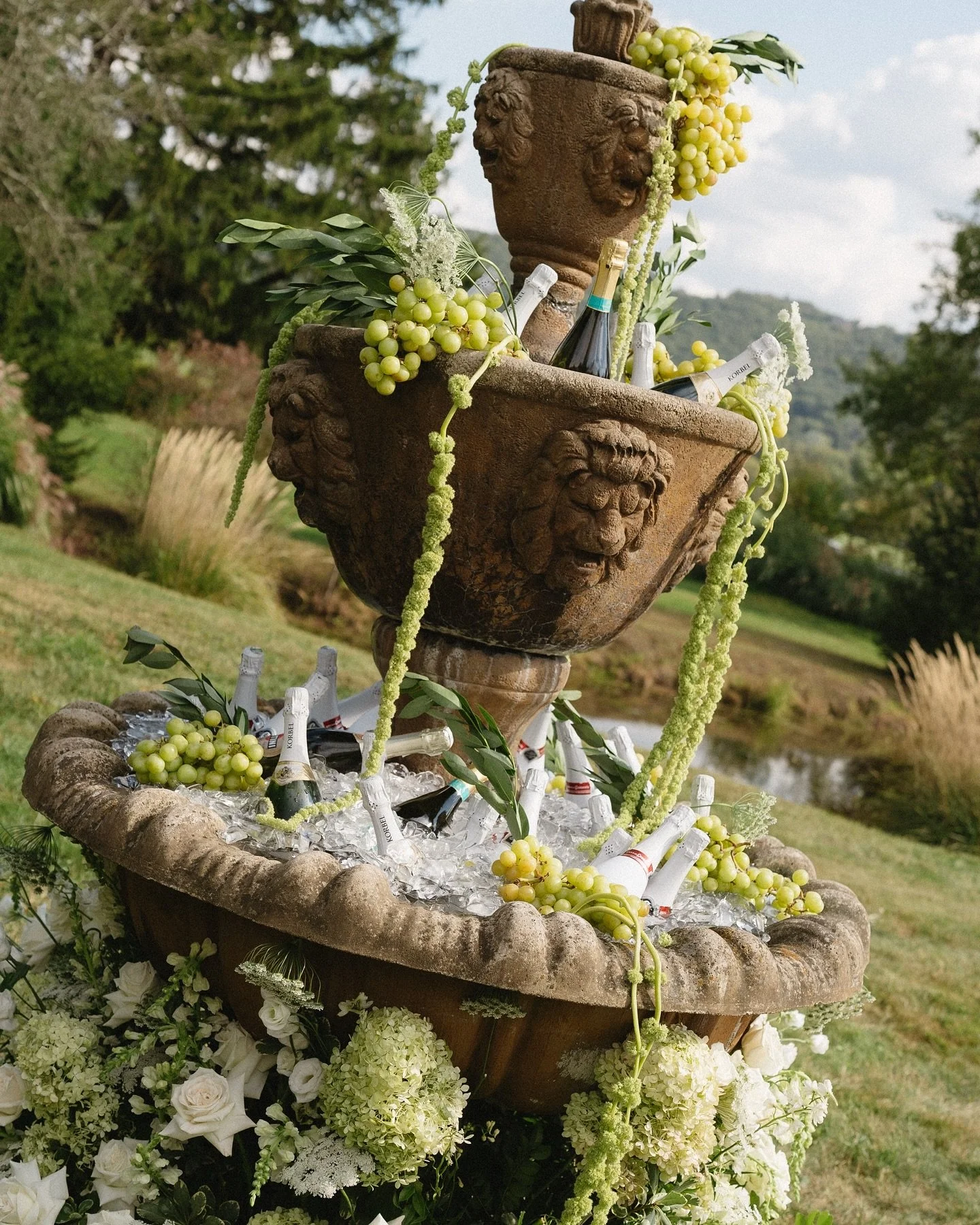 backyard wedding decor of my dreams ☁️✨ 
&bull;
&bull;
taken while second-shooting for the incredibly talented @toribphoto 🤎