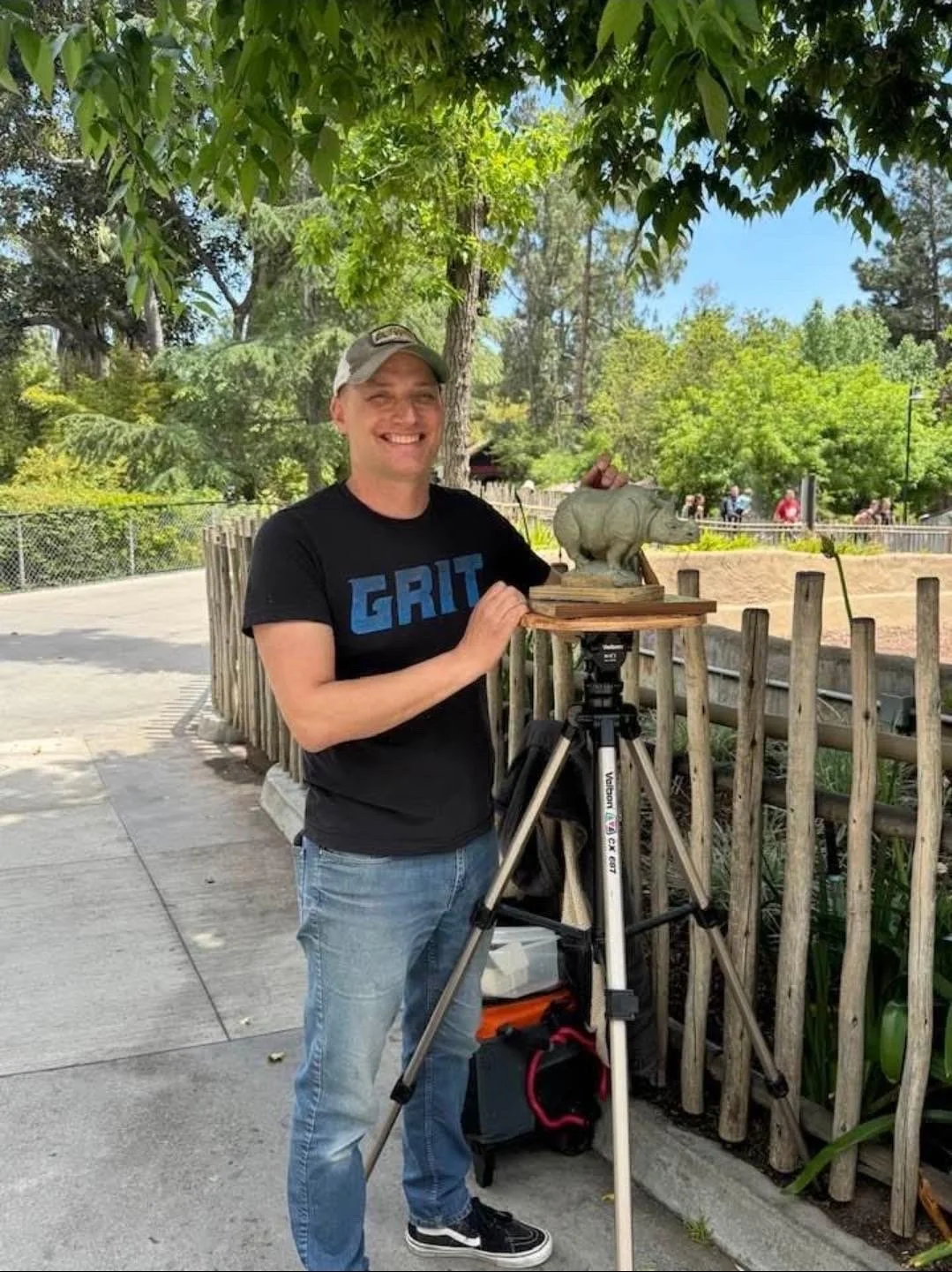John Sumner plein air sculpting a rhino at the LA Zoo