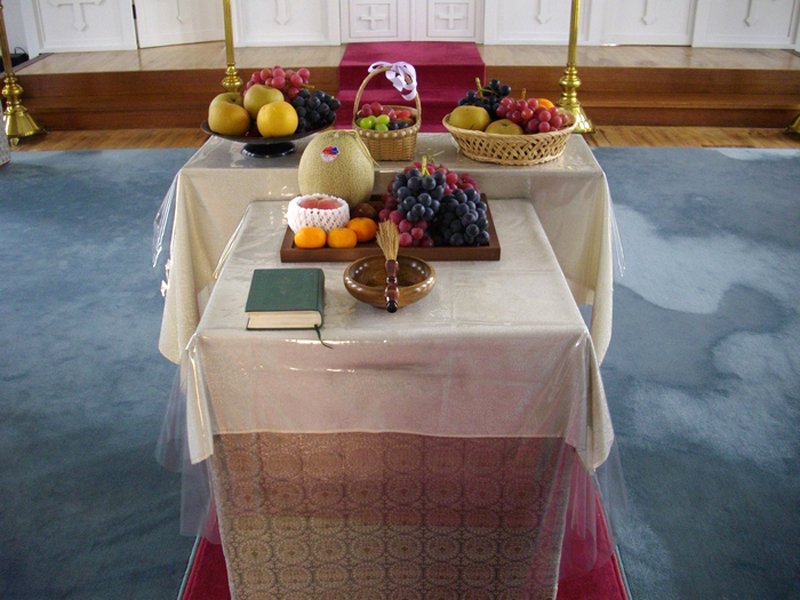 Bishop Kusserow Presides over Worship
