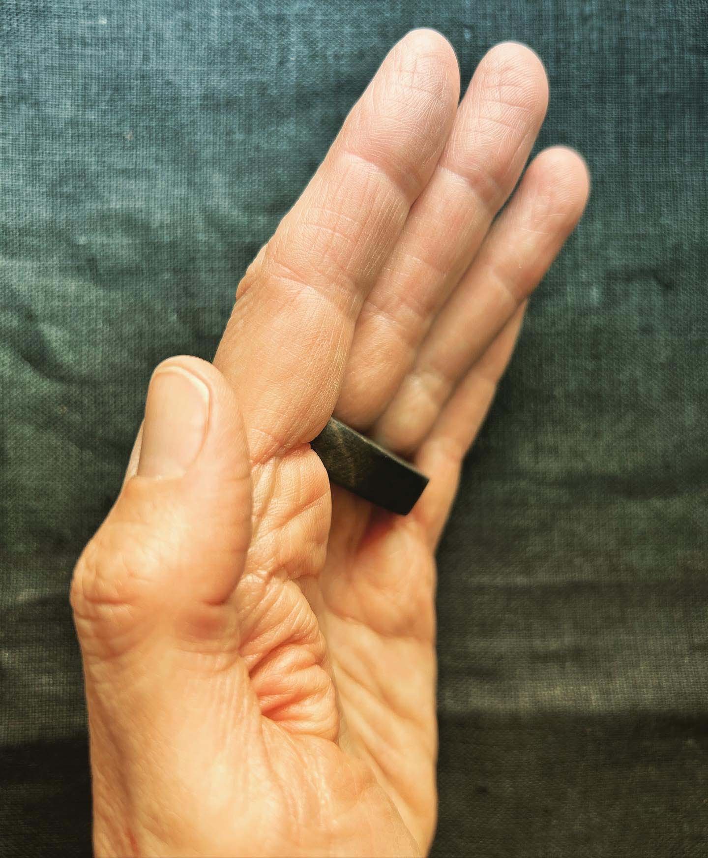 ulu_womansring3.jpg