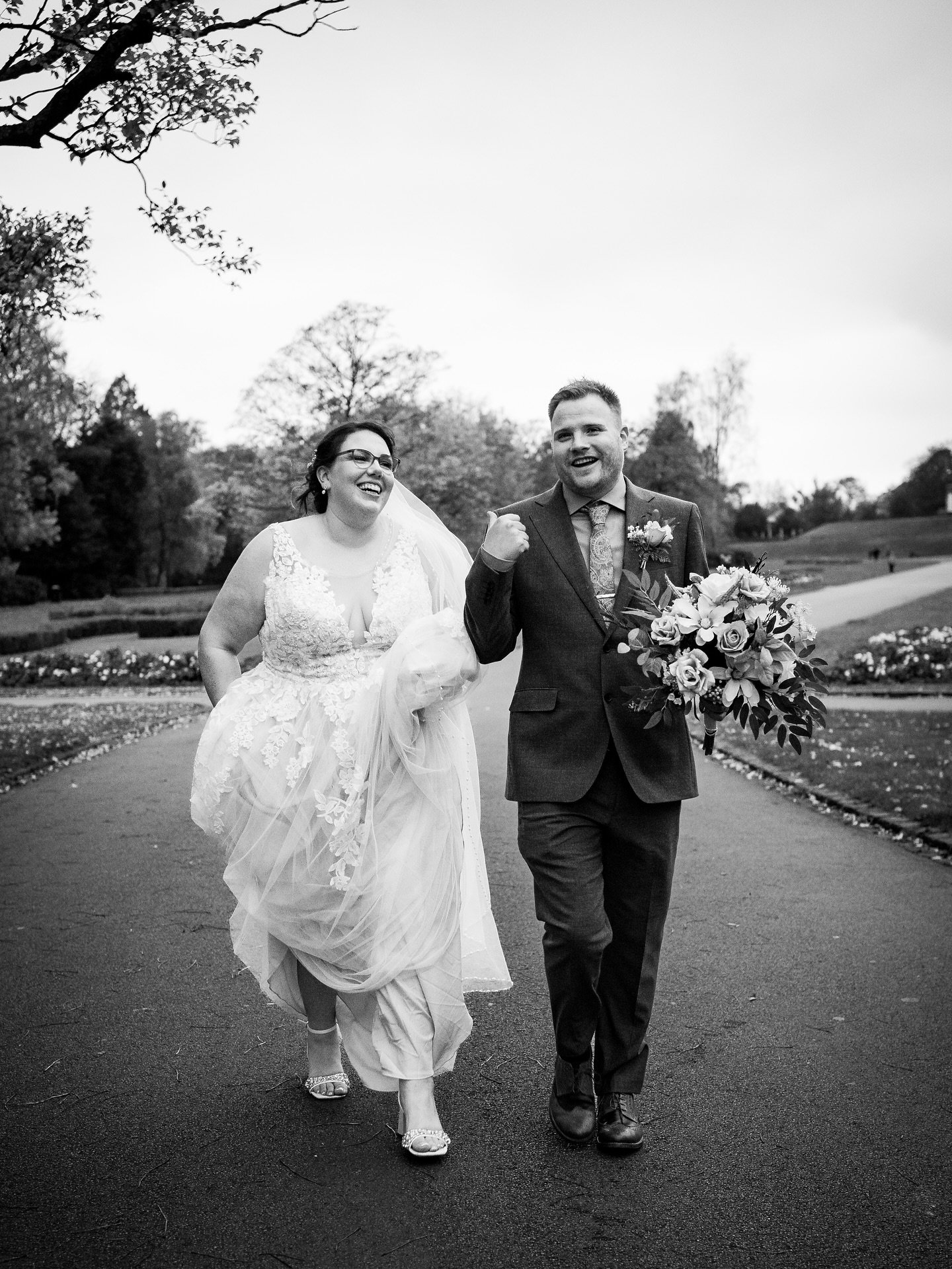 Who said wedding portraits have to be awkward? 👀

A good 90% of my couples (maybe even more) always say in the first meeting that &ldquo;they&rsquo;re not the most photogenic&rdquo; or that they have Chandler Bing Syndrome (IYKYK)&hellip;

My ethos 