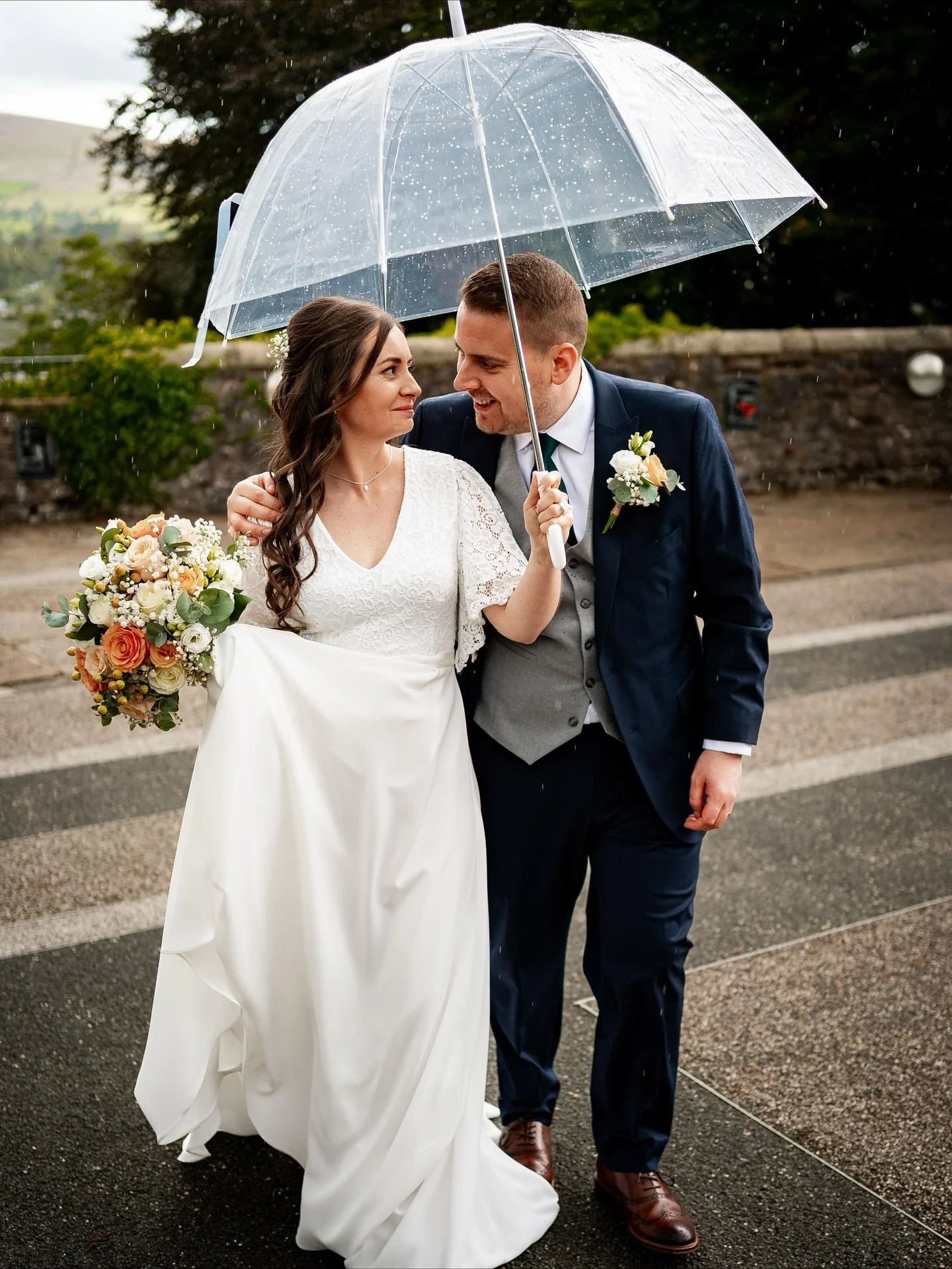 Happy gallery day to @lauren_44_ and @e_brian89! 🔥

Here&rsquo;s a few photos from their portraits last month, when we decided to take a quick trip to Clitheroe castle&hellip; I absolutely love the silhouetted arch in the background! 🤘🏻

✅ Now tak
