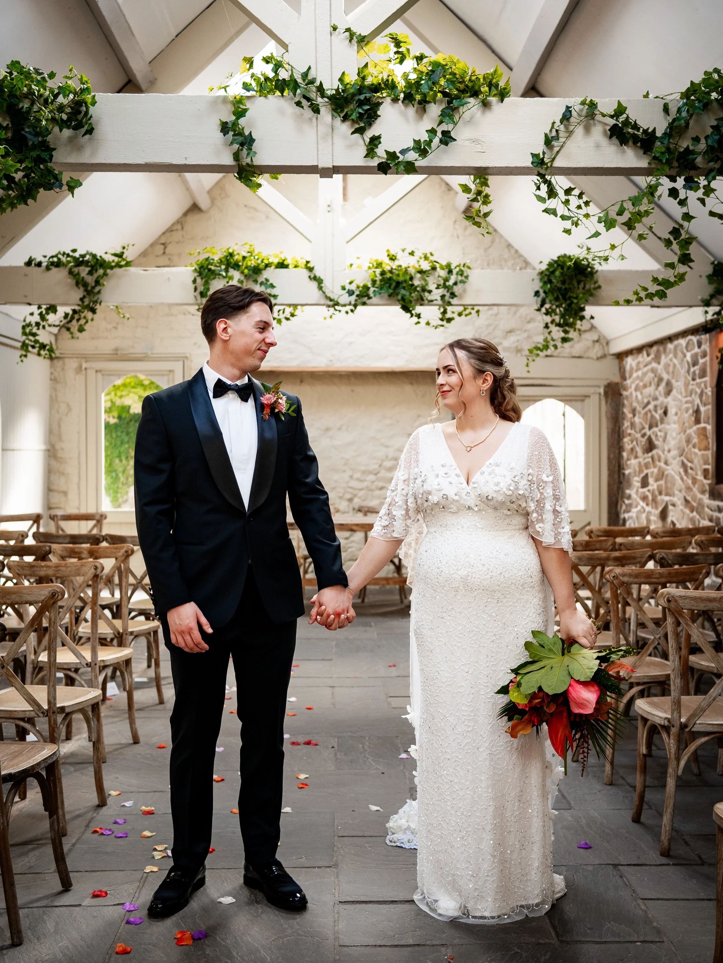 ⚡️ WYRESDALE PARK WEDDING&hellip;

Here&rsquo;s a throwback to Jenn and Oliver&rsquo;s wedding at @wyresdaleweddings last year! 

I love snaps from this wedding purely because the couple and their guests were authentically themselves all day&hellip; 