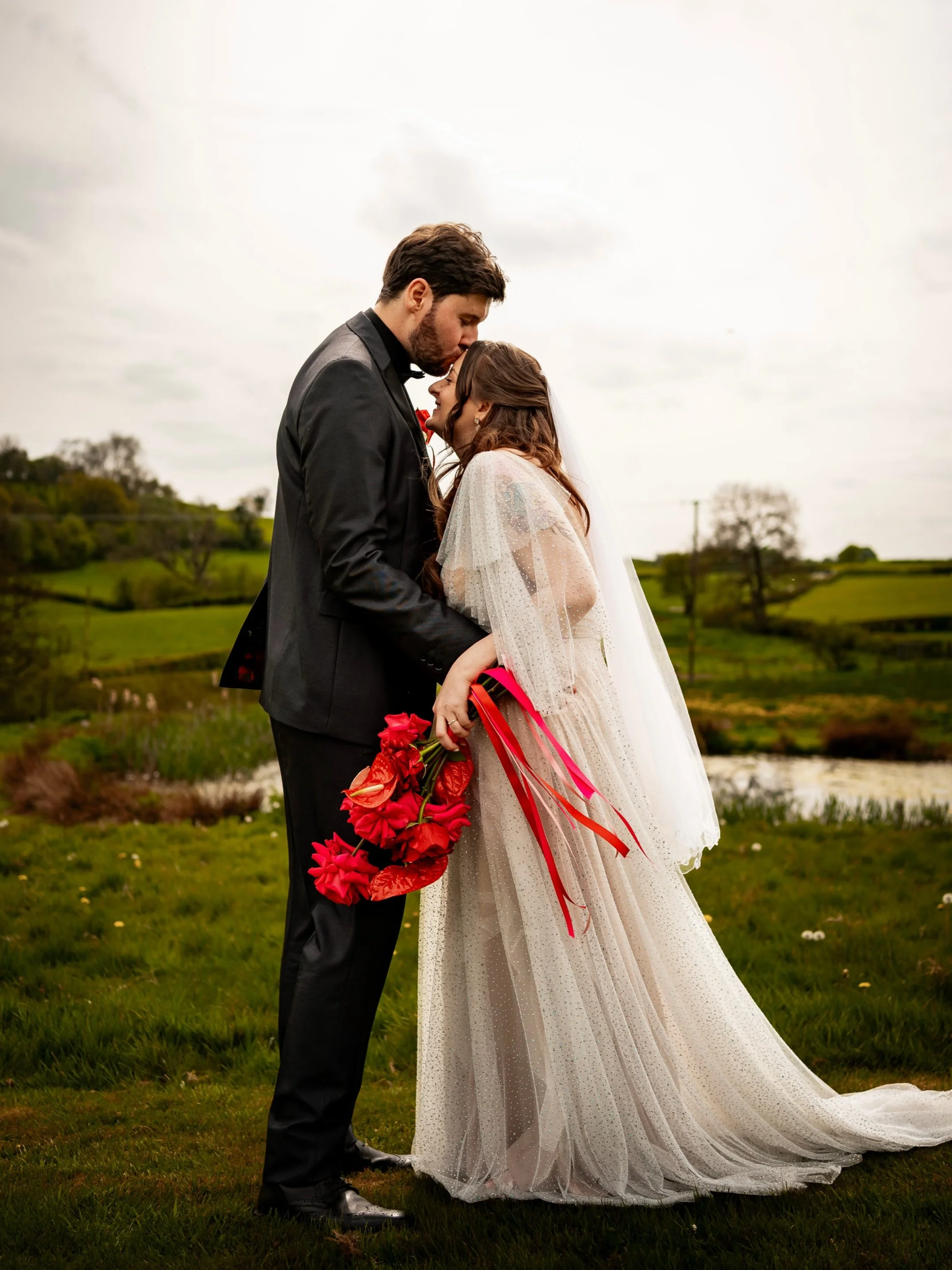 ⚡️ GIRAFFE SHED WEDDING&hellip;

Throwback to earlier this year when I shot Lucy and Dan&rsquo;s AWESOME wedding over at @thegiraffeshed with @rachelburtphotography! 🖤

A place I&rsquo;ve wanted to shoot at for ages! Definitely lived up to the expec