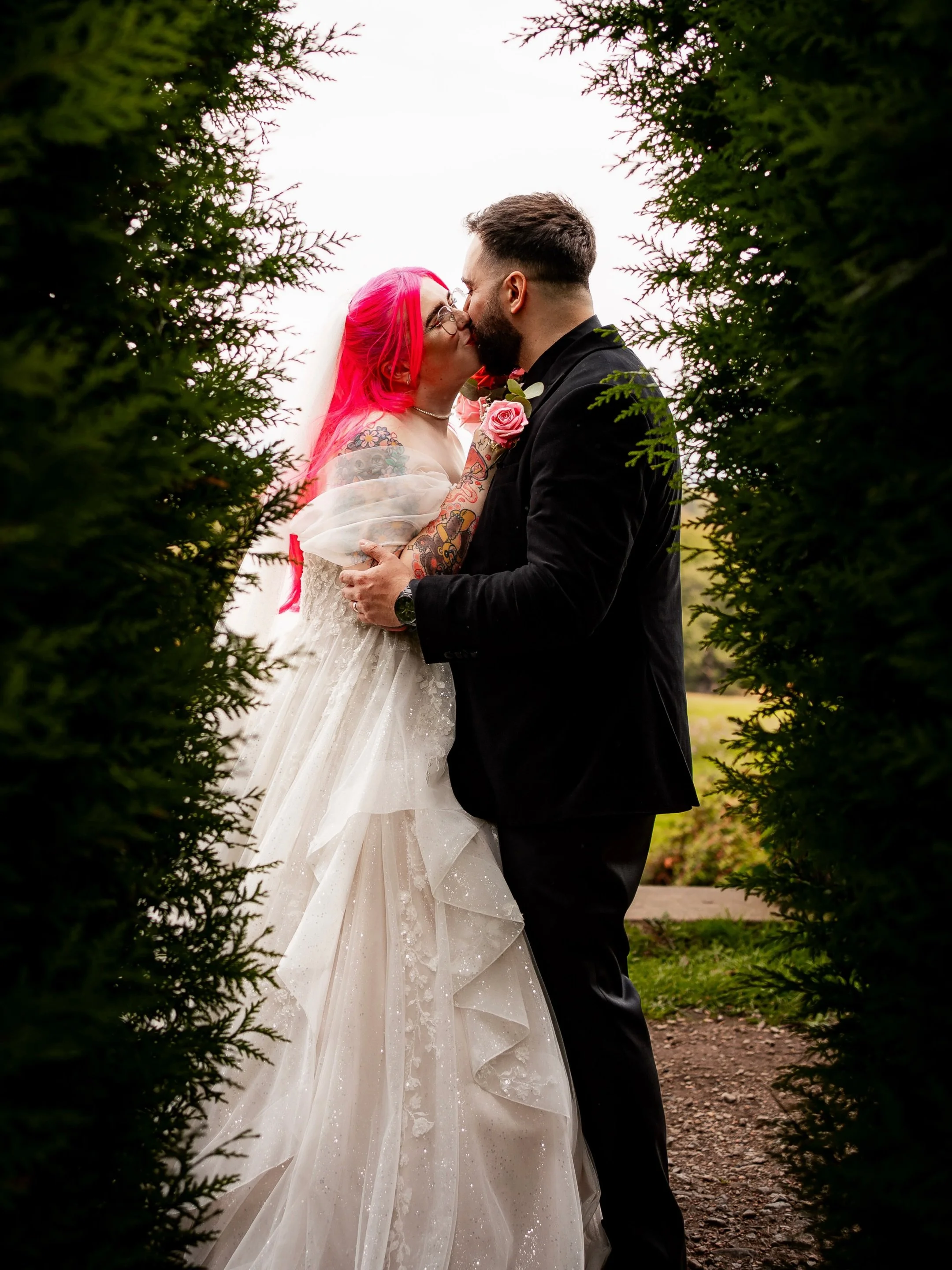 ⚡️ KIERA + JOEL&hellip;

A back to back weekend of absolute BLINDER weddings kicked off with @kieramxrie and Joel over at @wortleyhallsheffield! 

It&rsquo;s fair to say that these two were absolutely smitten all day, as you can tell from Joel&rsquo;