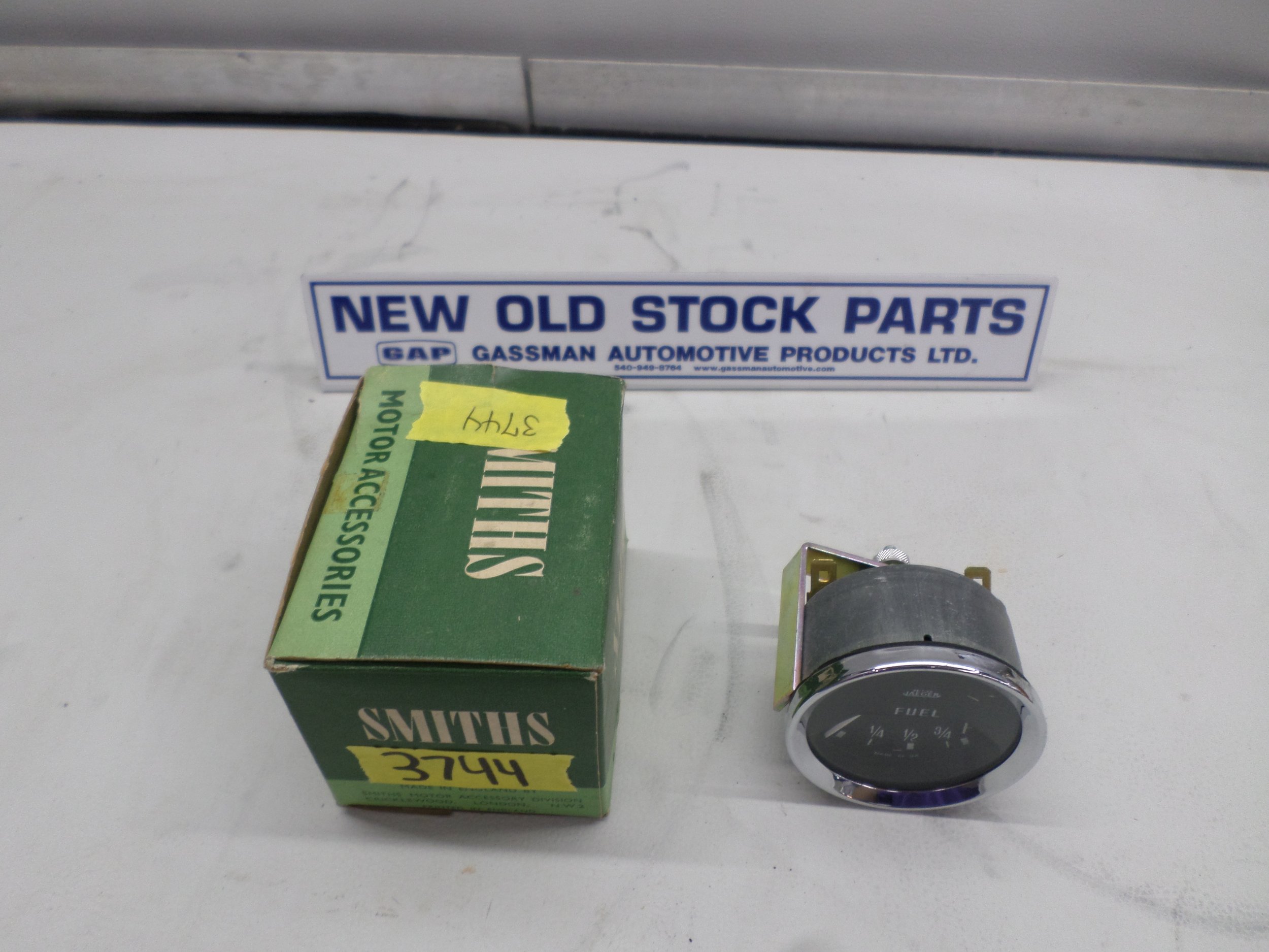 NOS Smiths Triumph Fuel Gauge Bi Metallic