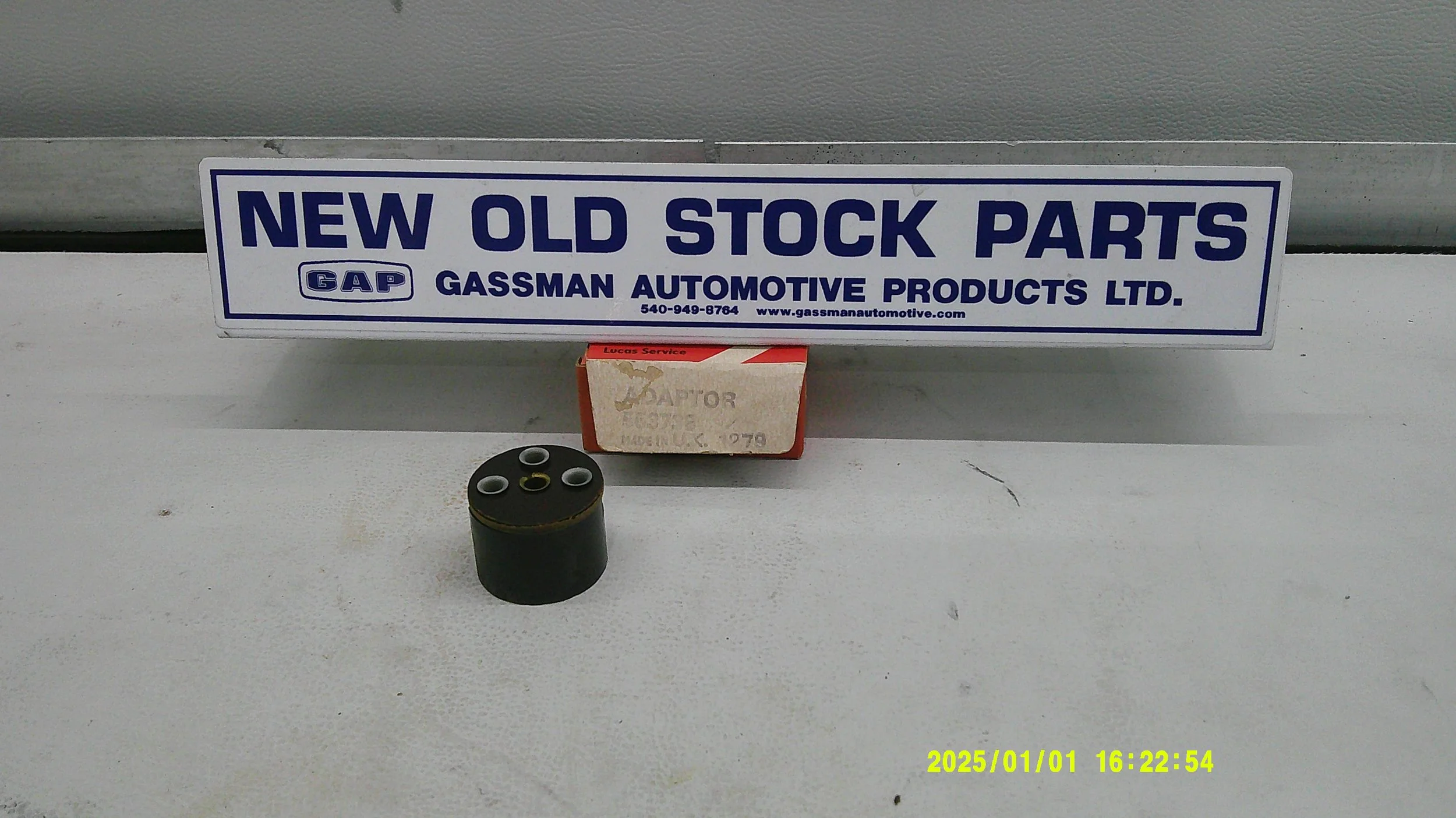 NOS Lucas Jag, Land Rover,tRIUMPH,MG AND OTHERS Headlamp Bulb Adaptor/Holder