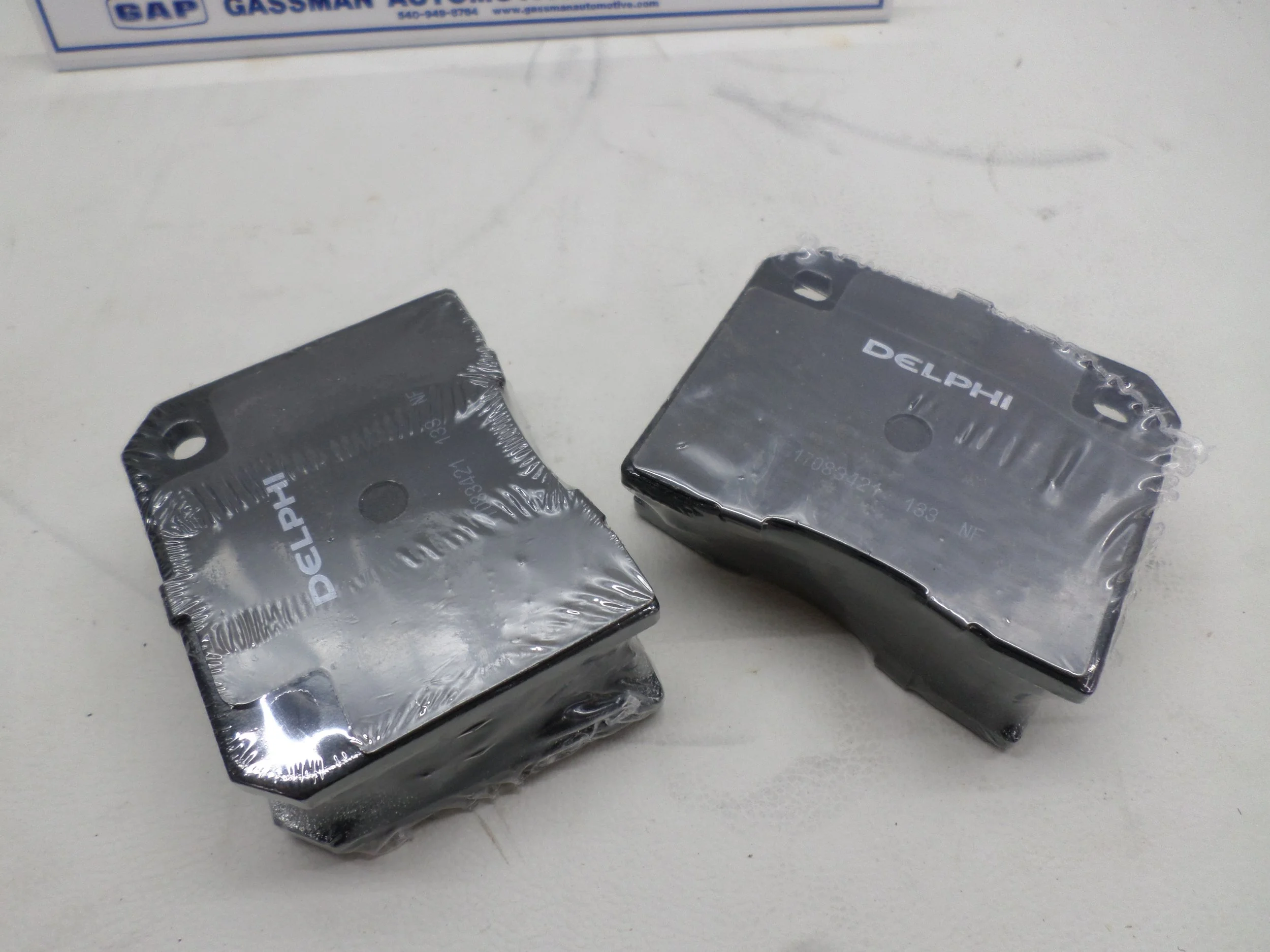 New Jaguar Semi-Metallic Rear Brake Pad Set