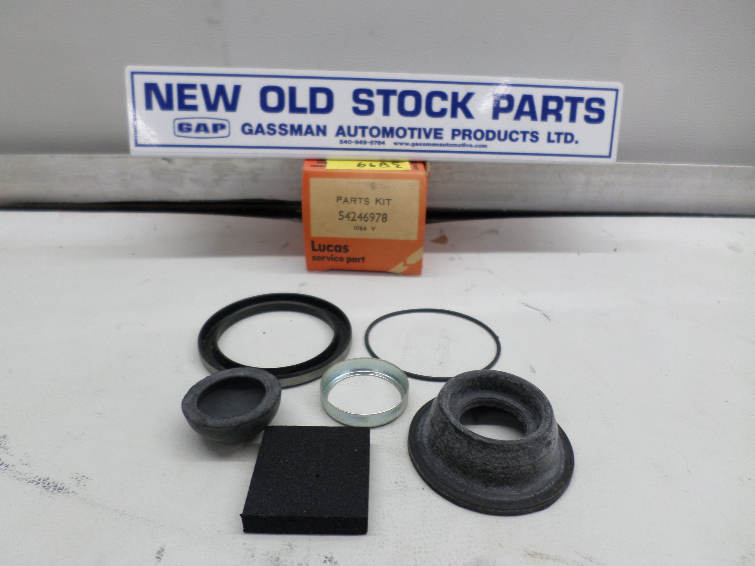 NOS MGB, TR Starter Sealing Kit