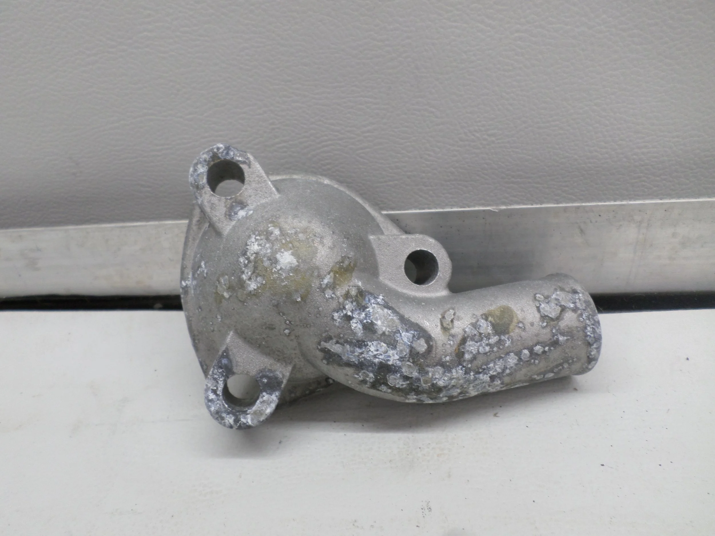 New MGB Elbow Water Outlet Without Air Pump Bracket