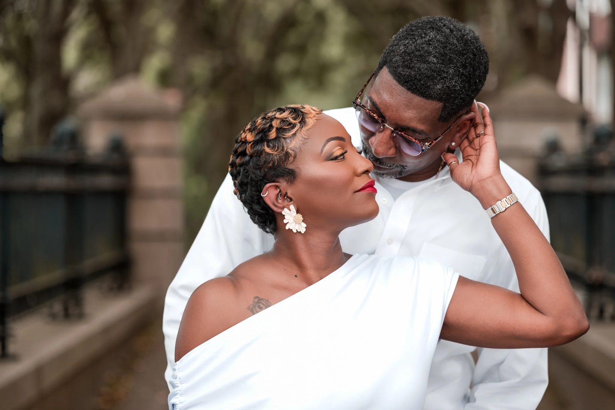 April &amp; Willie's Elegant Charleston Engagement Session at The Custom House