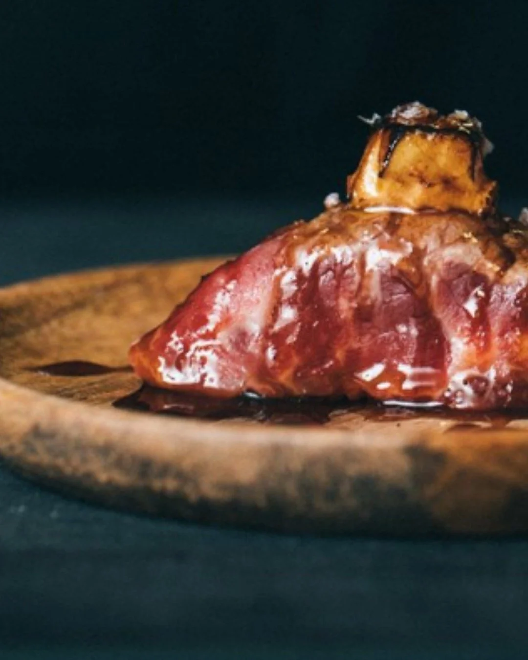 👨&zwj;🍳 We Understand Quality.

At Wrights, we understand what it takes to cook at the highest level.
Precision. Provenance. Consistency.

We work closely with producers who share that same standard, sourcing cuts that don&rsquo;t need dressing up,