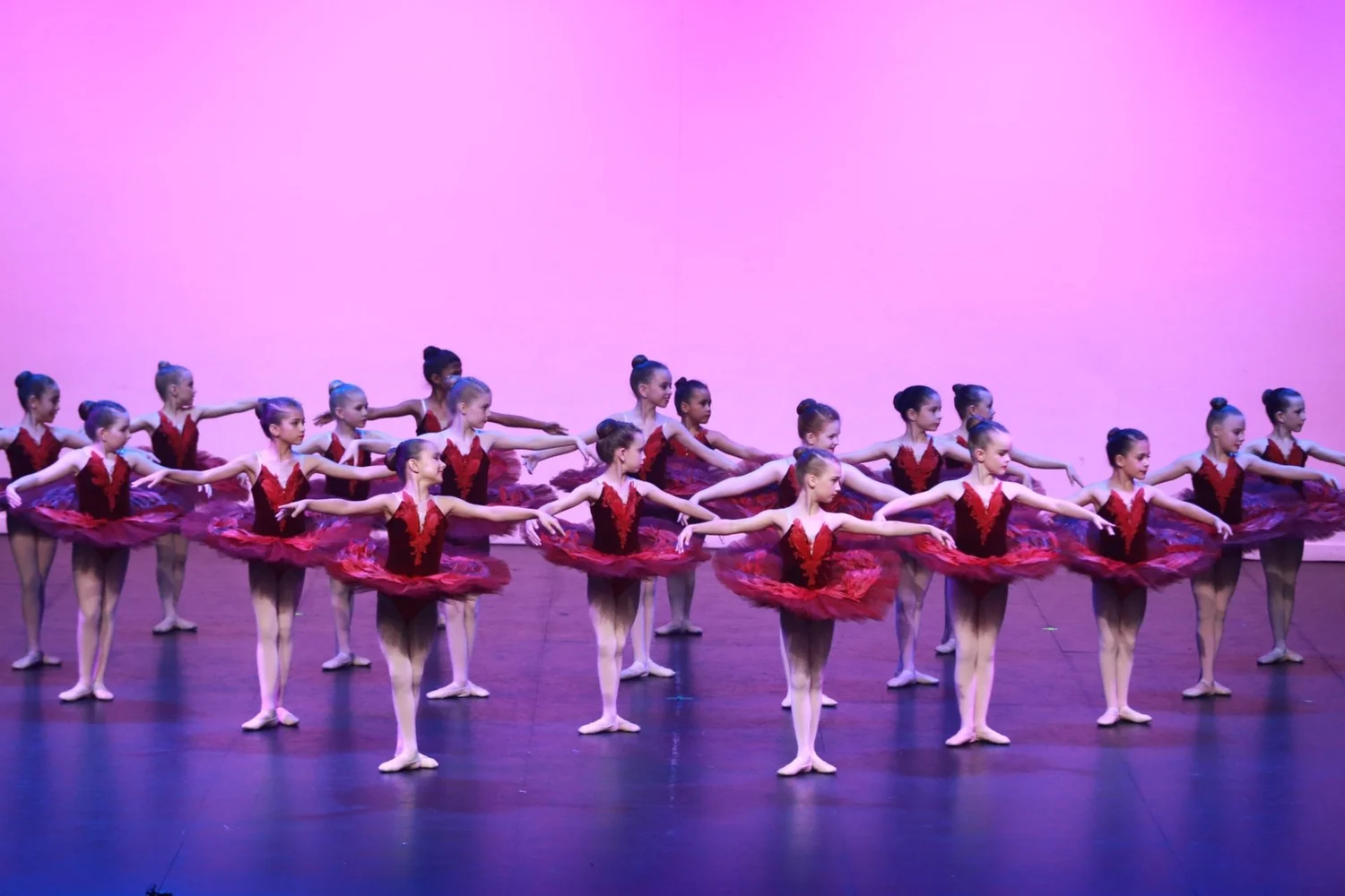 Mini Performers Dance classes (6 to 8 yrs) — Universal Dance Company