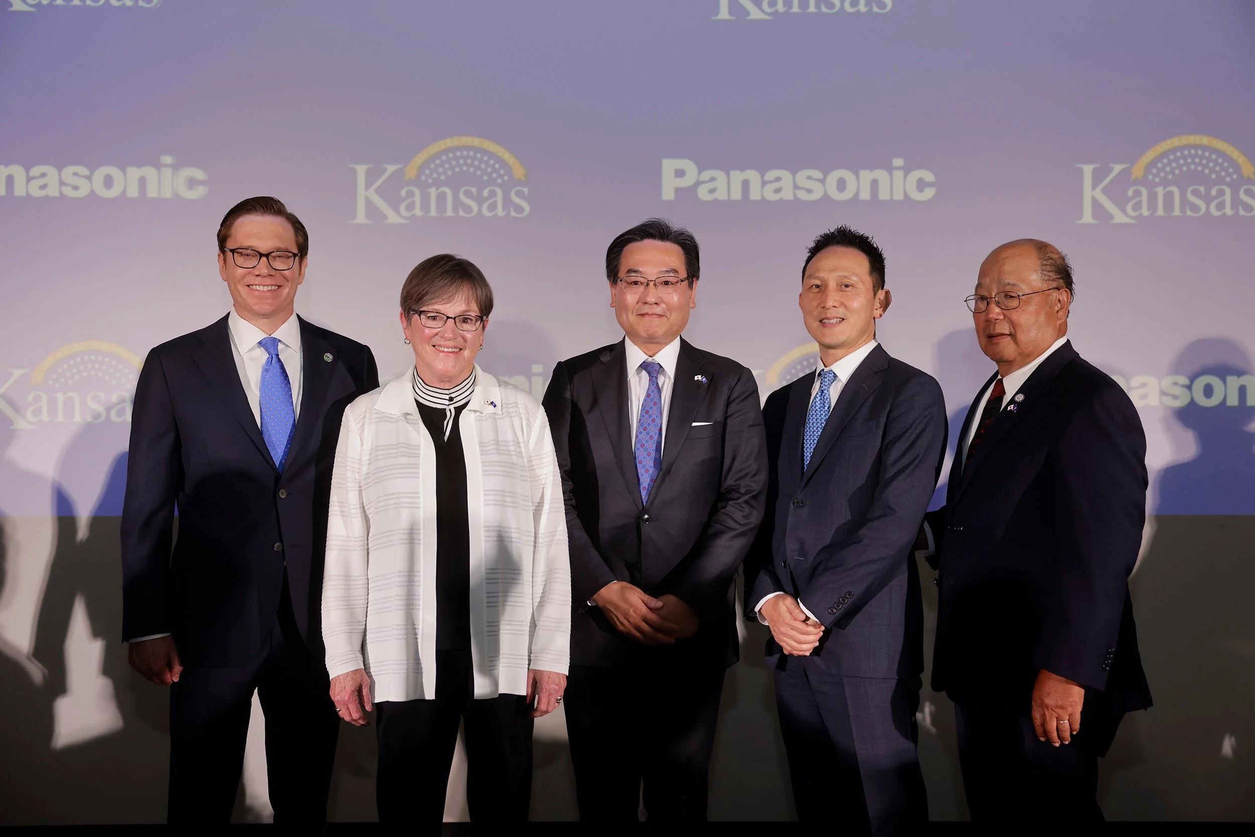 Kansas lands $4B electric vehicle battery plant, creating 4,000 jobs