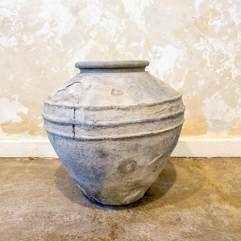 marigold-interiors-kelir-vintage-pot-grey-large-decor.jpg