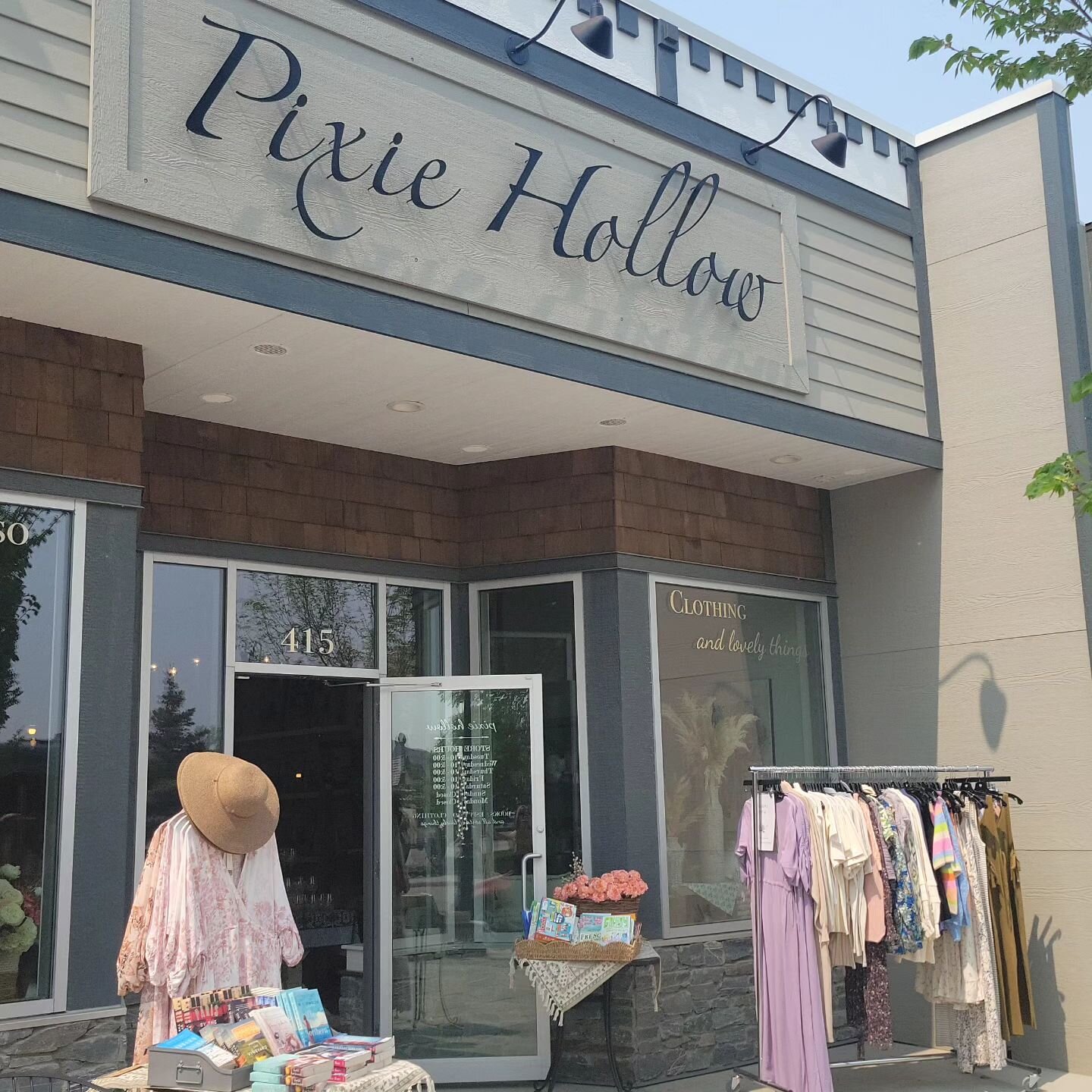 A collection of pretty little things inside and on the street at @pixiehollowbookshop 

Enjoy the day Chamber Members!

#HighRiver #littlebritchesparade2023