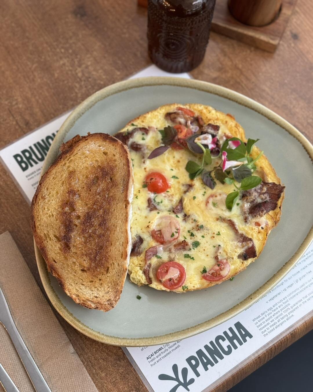 Truely Eggsquisite 😜 Baked, fluffy, cheesy omelette with two fillings of your choice 🙌
This one was crispy bacon and tomato 🥓 🍅 
Available all day from 6am-2pm, have in or takeaway.
.
.
.
#brisbanecafe #brisbanefoodie #brekky #brunch #omellete