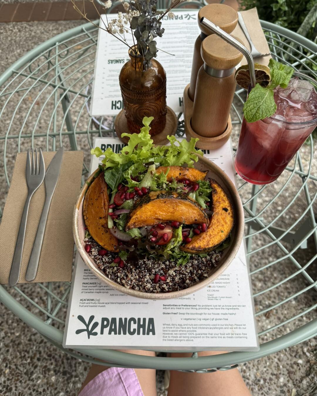 Trying to be healthy is easy when it tastes this good 👌 
Roast Pumpkin &amp; Quinoa Salad with our Organic Mulberry House-Made Soda 
.
.
.
#brisbanecafe #cafe #lunch #brisbanelunch #salad #vegan #veganbrisbane #glutenfree #glutenfreebrisbane