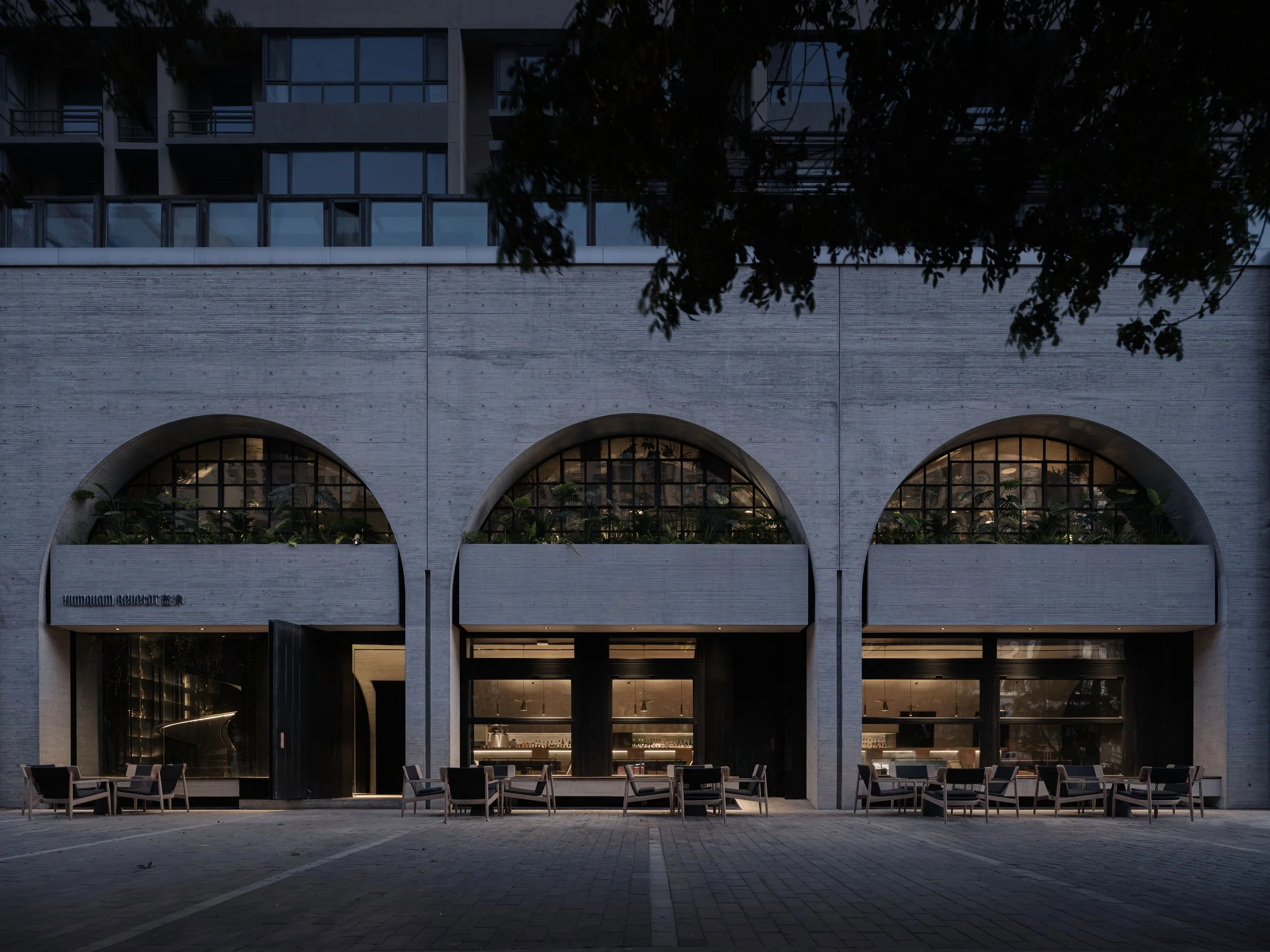 whisky bar facade eve.jpg