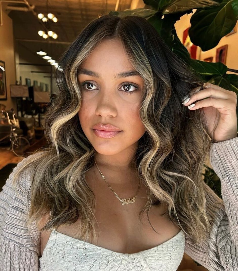 bronze goddess 🤎 🍃

Color by @myhairraddiction