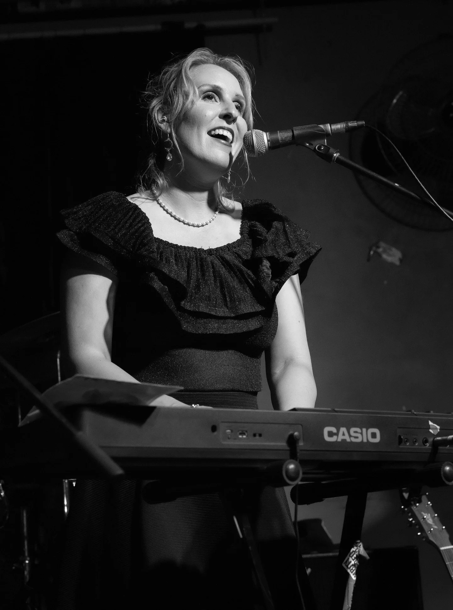 @baropenfitzroy you were so good! Thank you to our awesome musical supports, @crypticsband and @indi.sangster (filling in for @remy.sayers ). Had a blast! The perfect way to waste a little time celebrating the release of my newest Music Video 🎉
📸: 