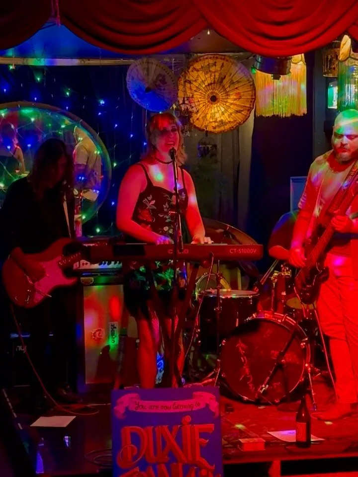 Tomorrow 8:30! Me and my long lost uncles will be playing a mix of originals and covers. Tickets still available below 👇 see you there!! 🎵🫶

https://baropen.oztix.com.au/outlet/event/2856eacc-3a9e-4e98-8d57-2e4c523d923c

#melbourne #gig #singerson