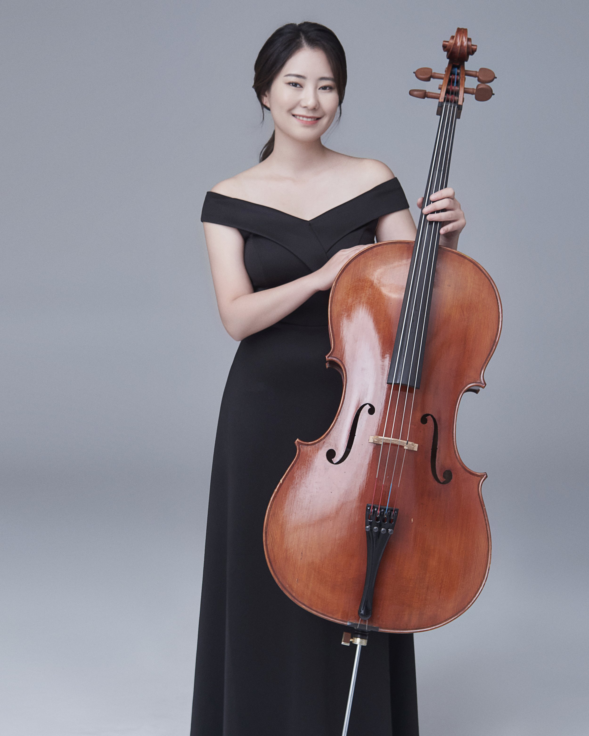 Hyewon with her cello