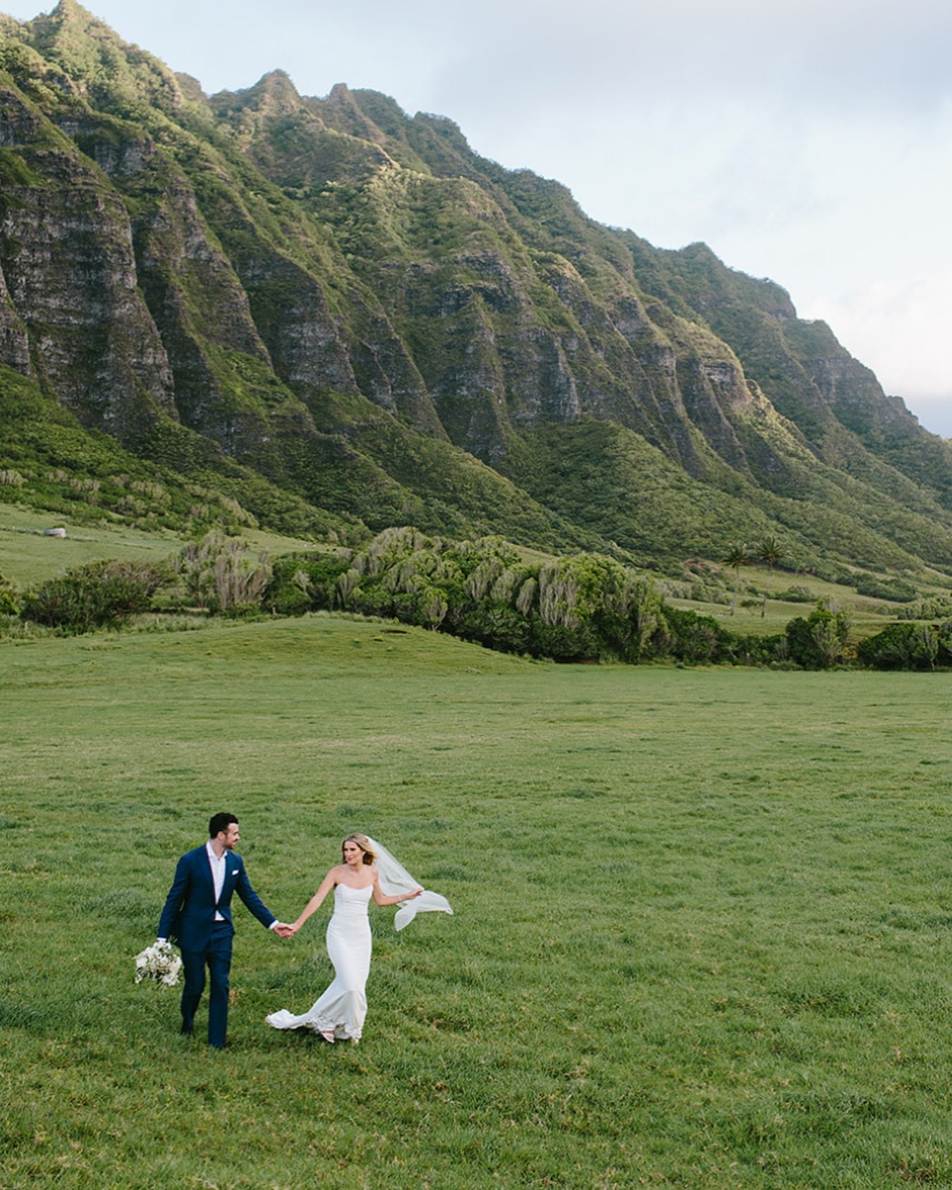 &ldquo;Always take the scenic route.&rdquo; Emily and Sam did, with their @kualoaranch microwedding bringing together friends from Australia and America. Vendor team: plan &amp; design @moanabelleevents / venue @kualoaranch / beauty @revealhairandmak