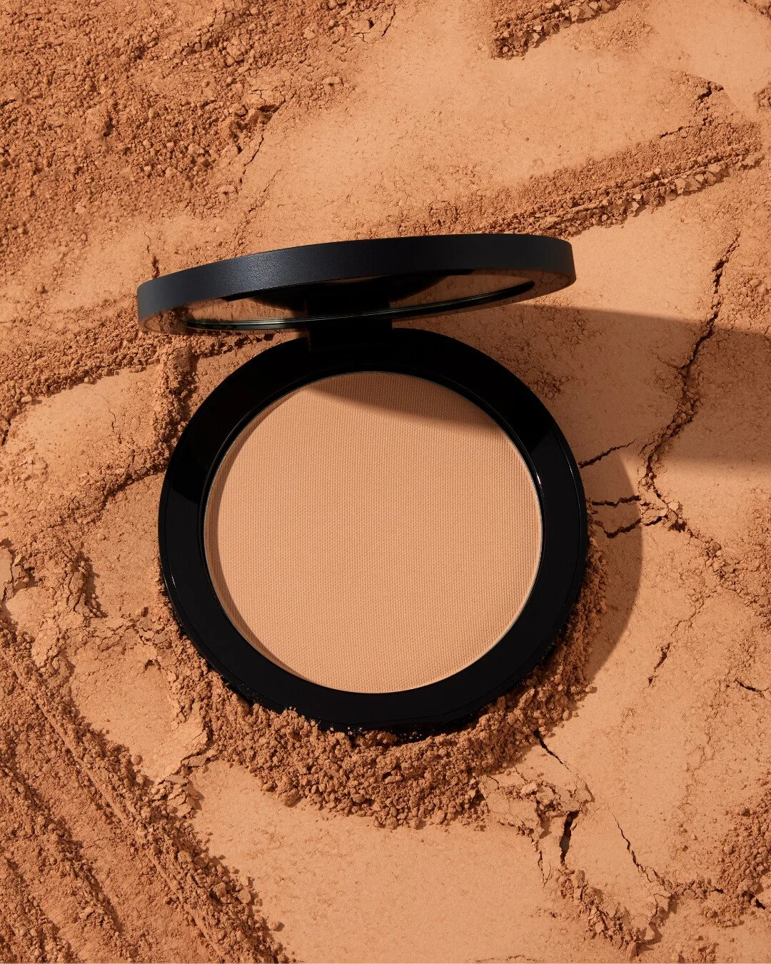 Real skin, just elevated. 

Our Pressed Base delivers a true second-skin finish: Weightless, breathable, and perfect for wearing post-treatment when your skin needs coverage that still looks like you.

Infused with green tea and vitamins C + E, this 