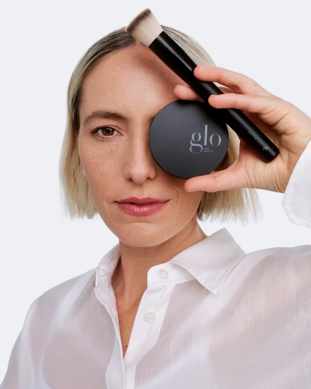 &ldquo;I want to look how I feel.&rdquo; Come behind the scenes on our Pressed Base shoot with Elaina.

@elainadbellis 

#pressedbase #gloskinbeauty