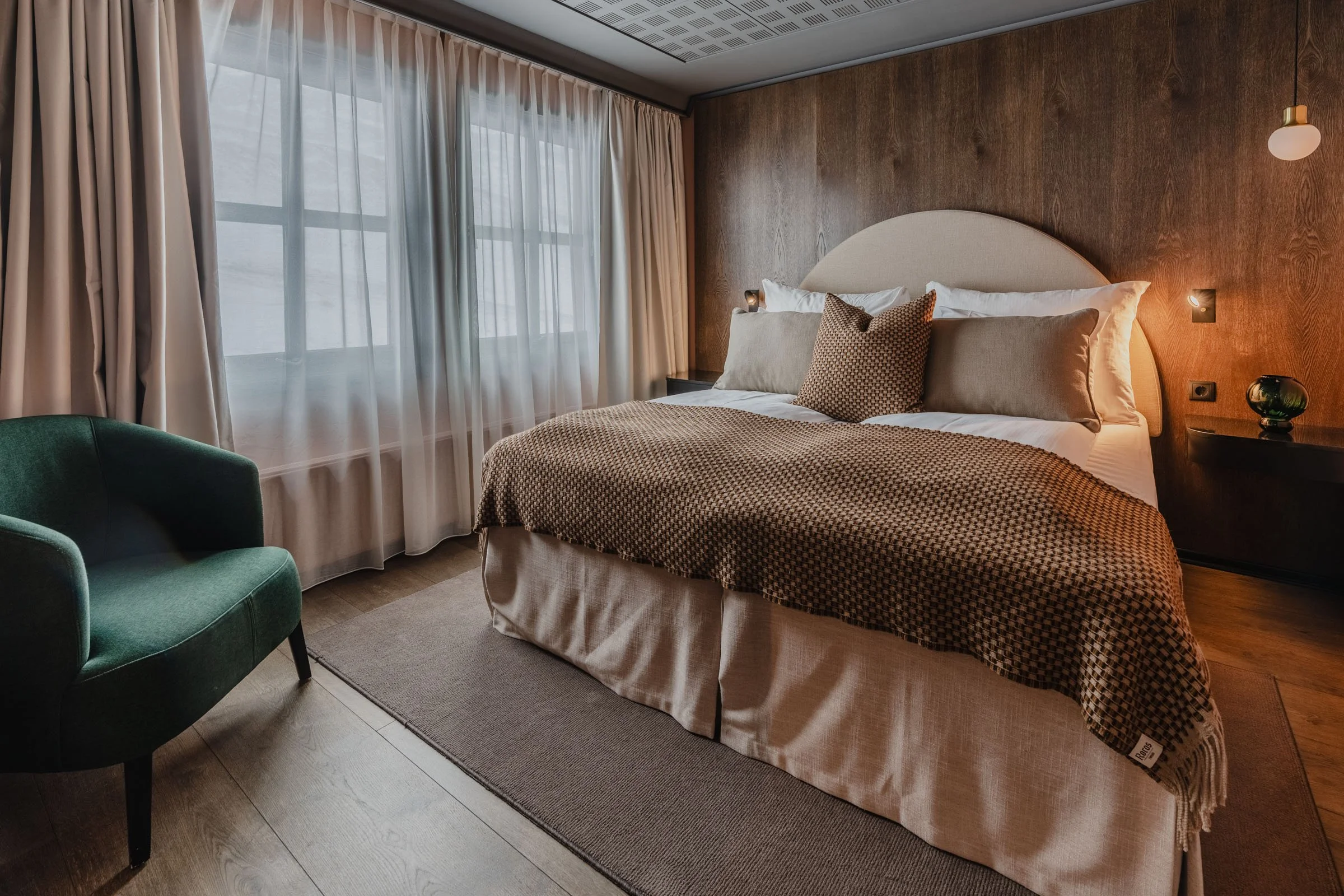 Hurtigruten-Svalbard-Funken-Lodge-Suite-05-HC-Ragnhild-Utne-01.jpg