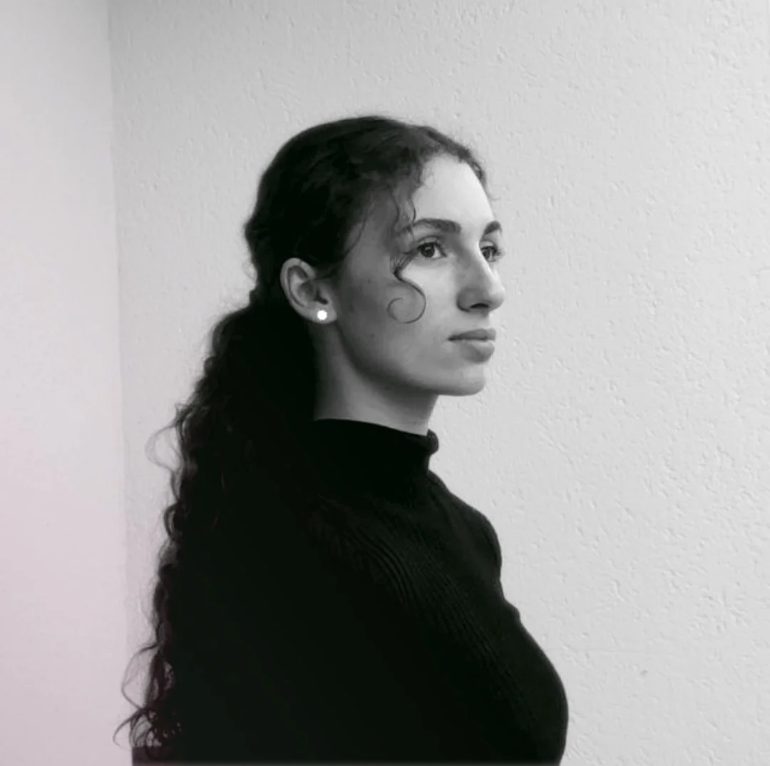 Emma, Assitante graphiste